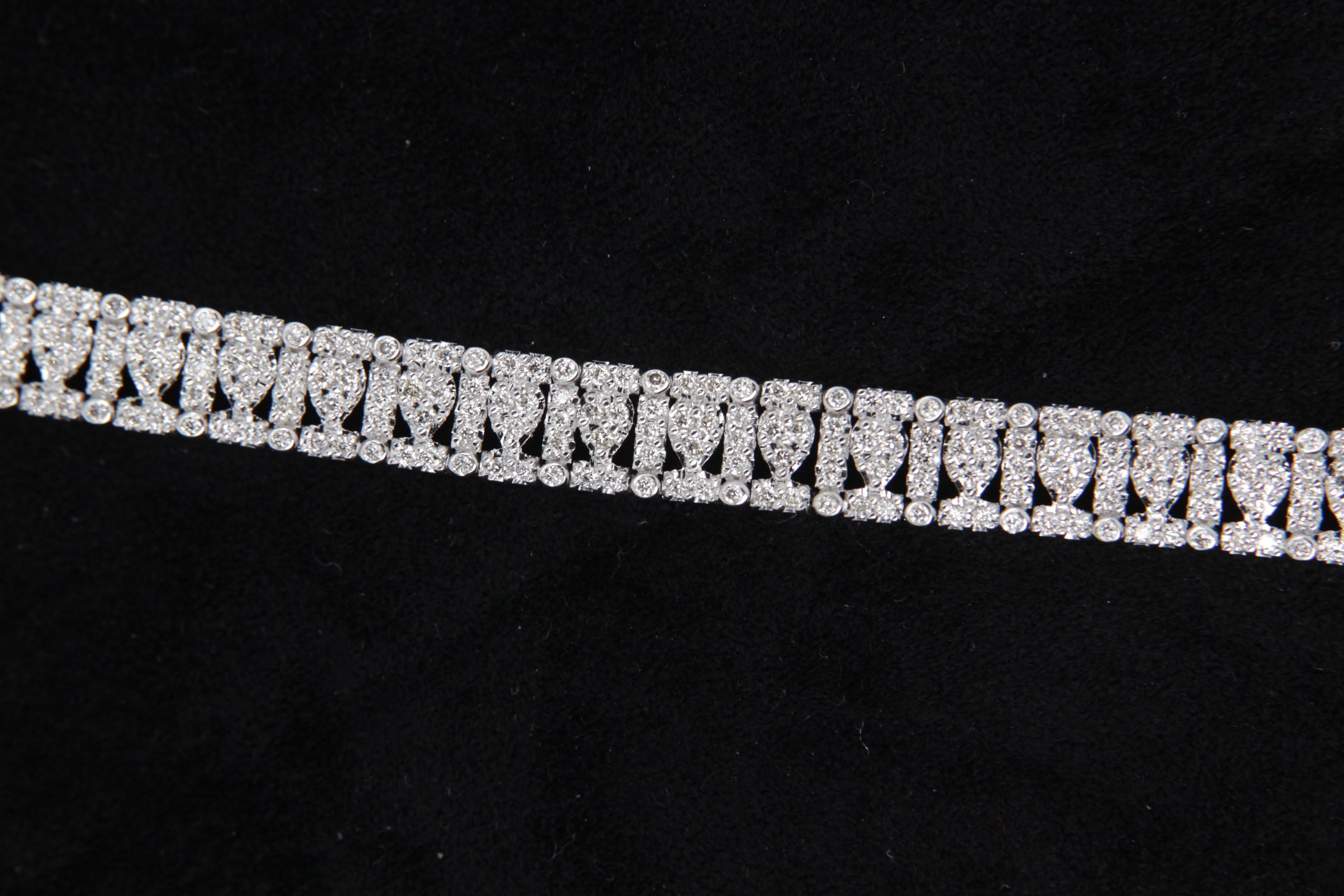 A brand new diamond bracelet in 18 karat gold. The total diamond weight is 2.90 carats and total bracelet weight is 21.72 grams.