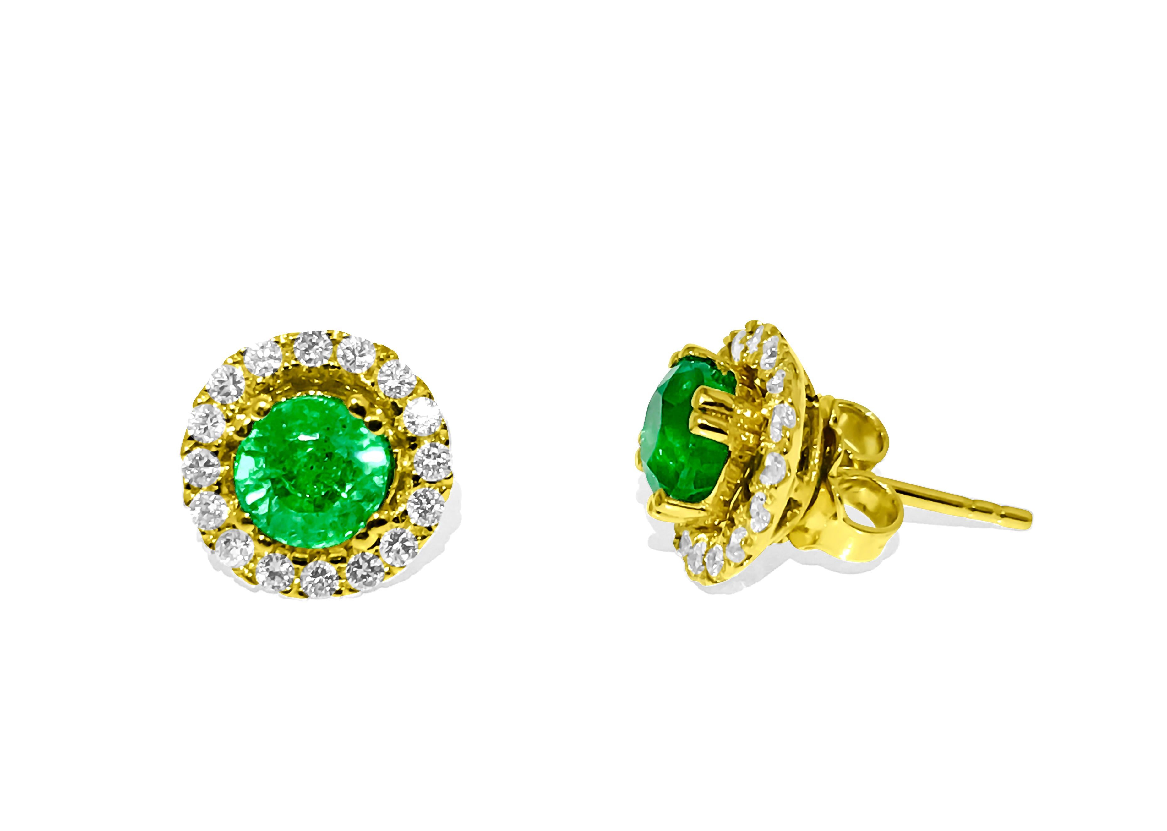 2.90 Carat Emerald & G color Diamond Studs in 14K Gold Excellent état - En vente à Miami, FL
