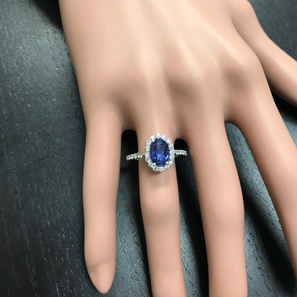 2.90 Carat Exquisite Natural Blue Sapphire and Diamond 14 Karat Solid White Gold For Sale 3