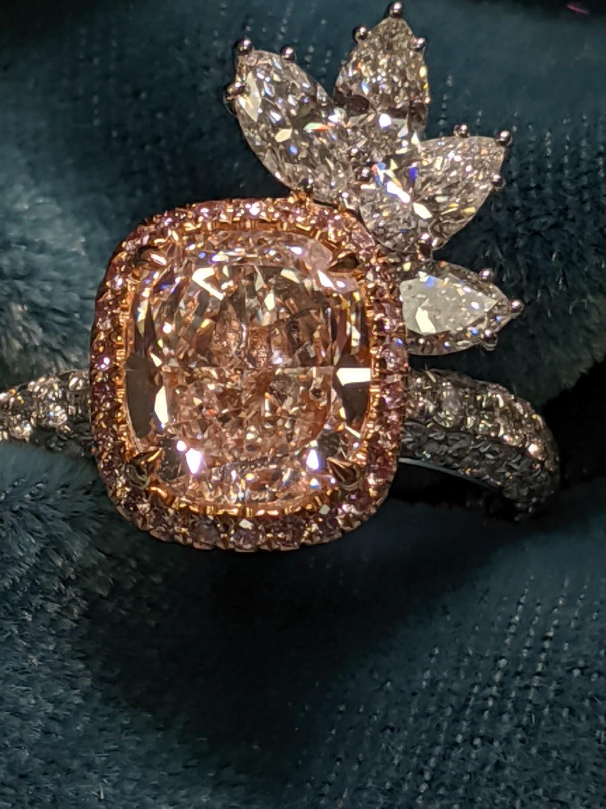 2.90 Carat Fancy Light Pink Cushion Cut Diamond Ring in Platinum GIA VS2 In New Condition In New York, NY