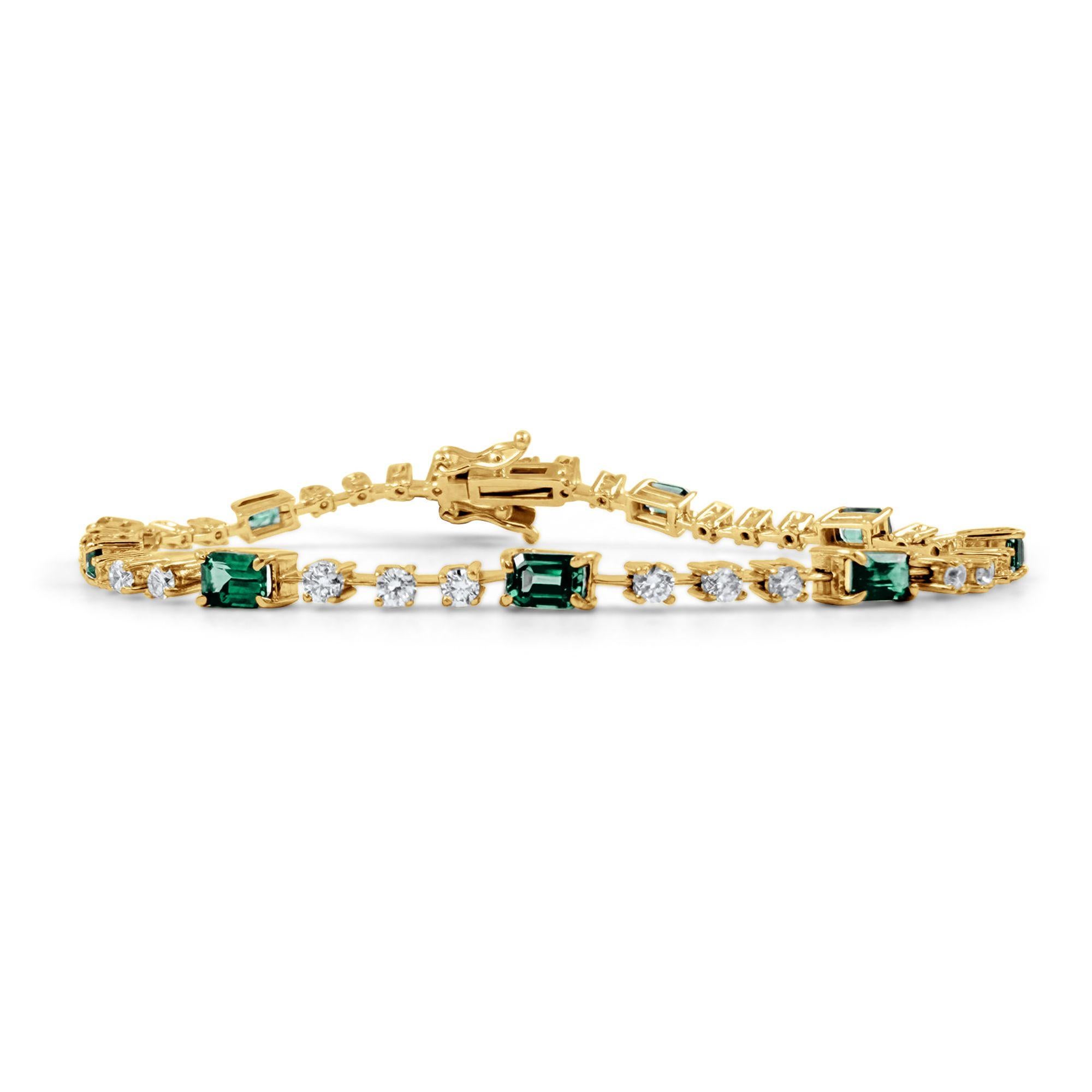 Esmeralda verde de 2,90 quilates y diamante Pulsera de moda en oro amarillo de 14 quilates en Nuevo estado para la venta en New York, NY