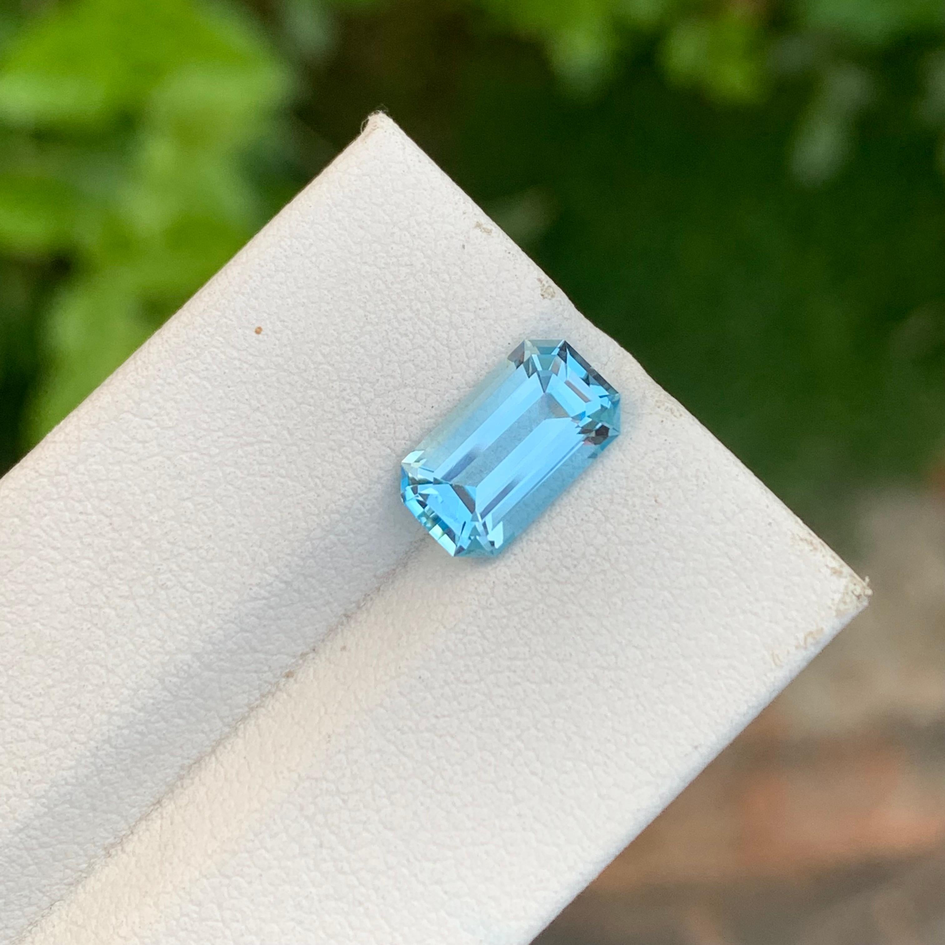 Arts and Crafts 2.90 Carat Loose Adorable Blue Topaz Emerald Shape Gem For Jewellery Making For Sale