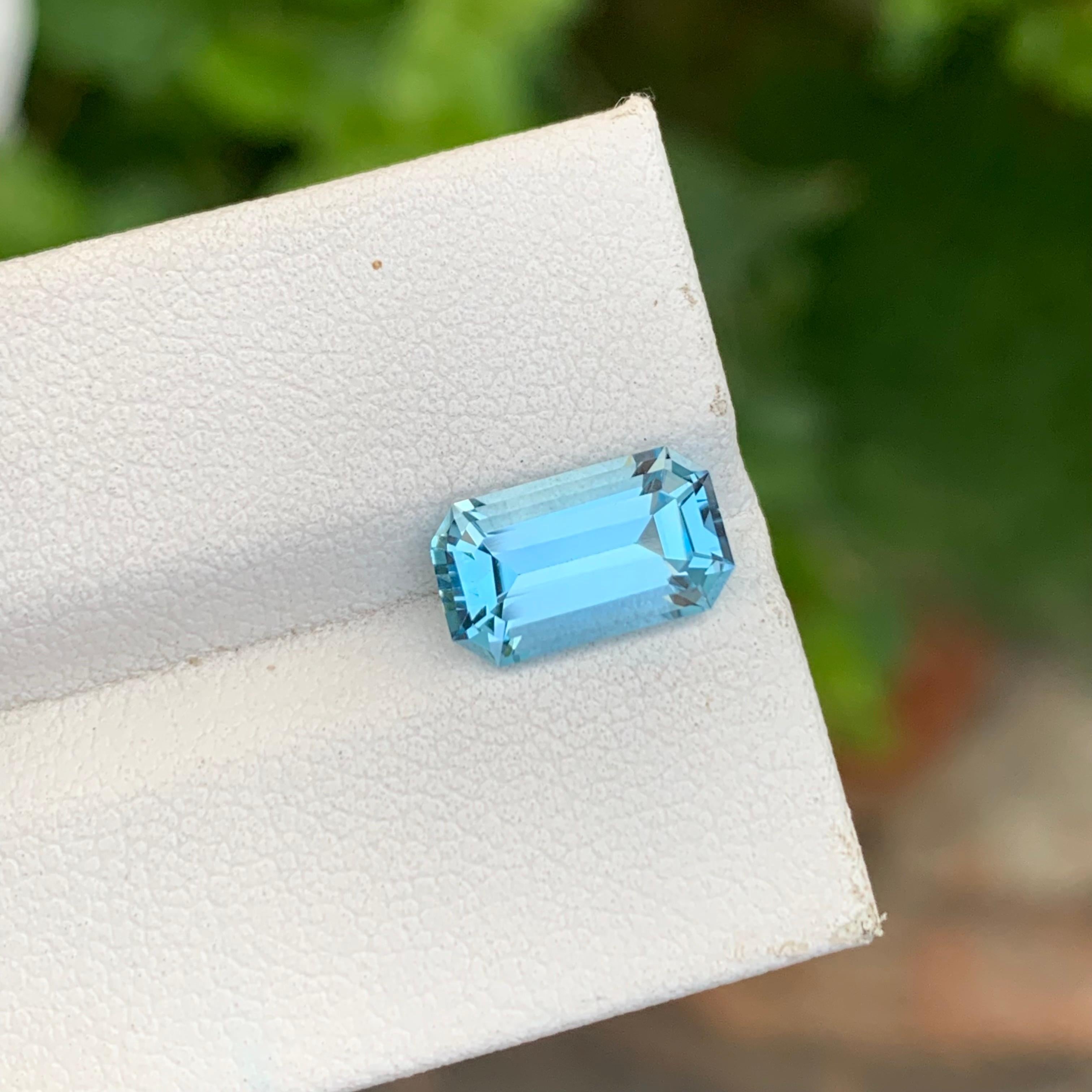 2.90 Carat Loose Adorable Blue Topaz Emerald Shape Gem For Jewellery Making For Sale 1
