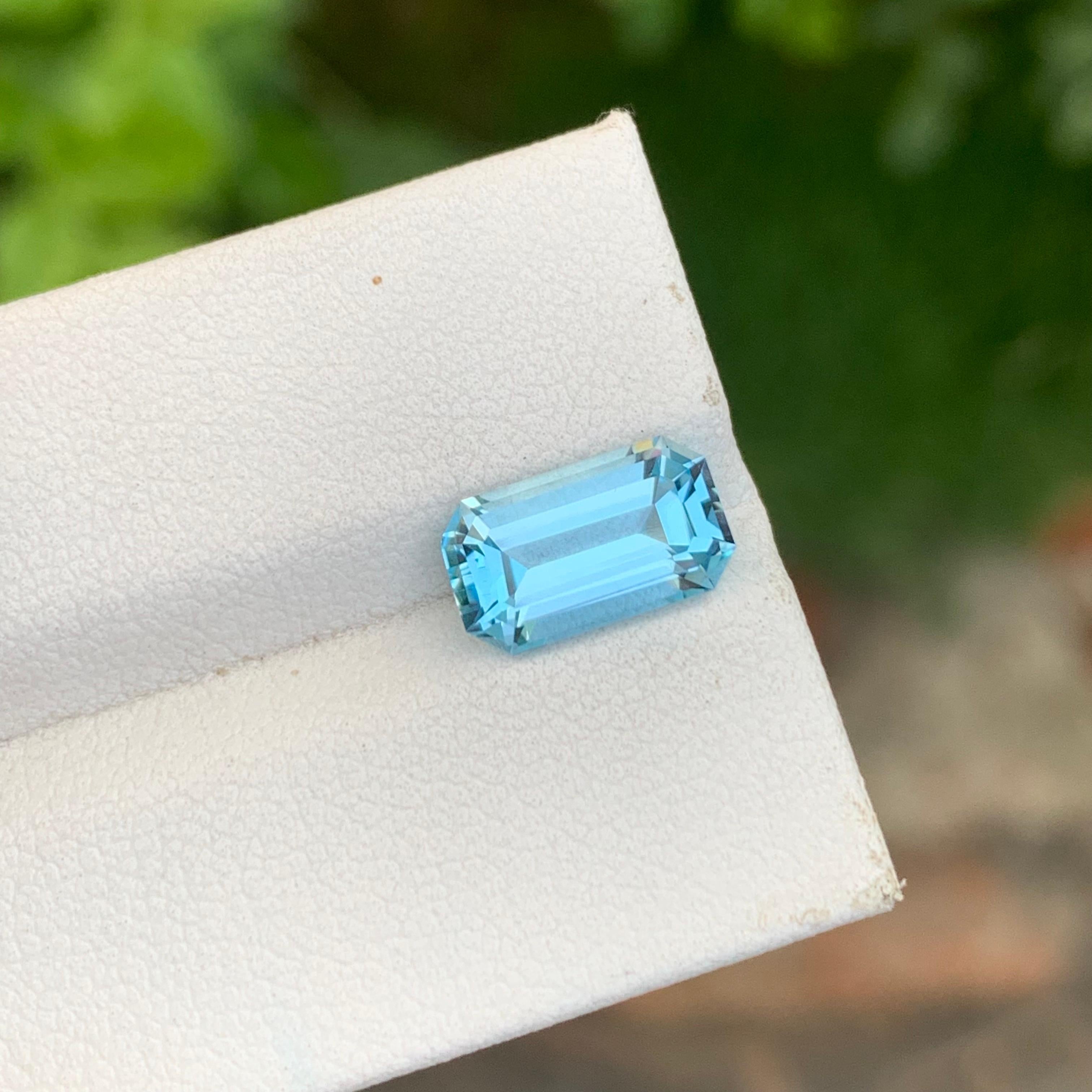 2.90 Carat Loose Adorable Blue Topaz Emerald Shape Gem For Jewellery Making For Sale 3