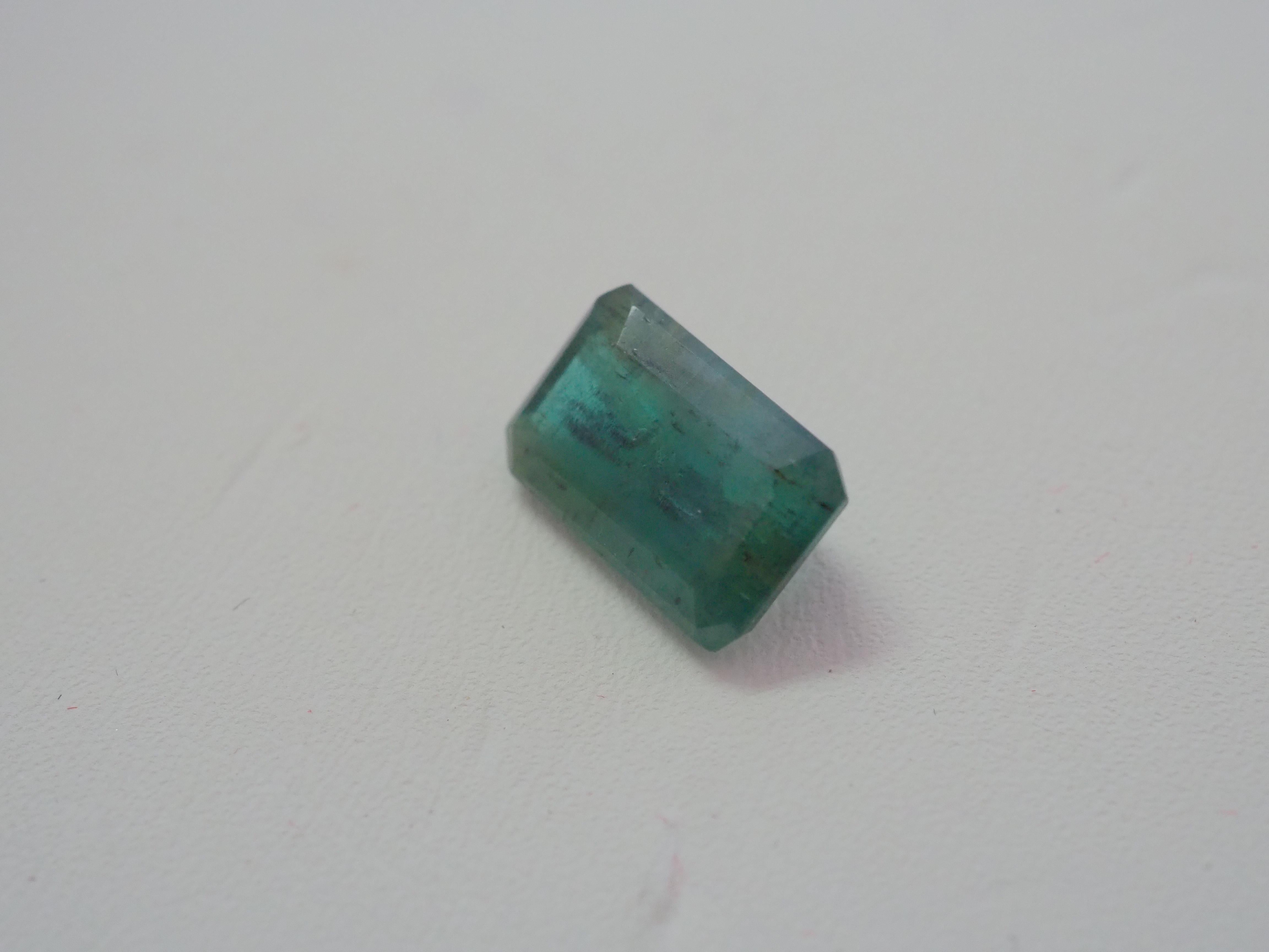 No reserve- 2.90 Carat Minor Oil, Zambian Emerald Gemstone, Emerald Cut-  In Excellent Condition In เกาะสมุย, TH