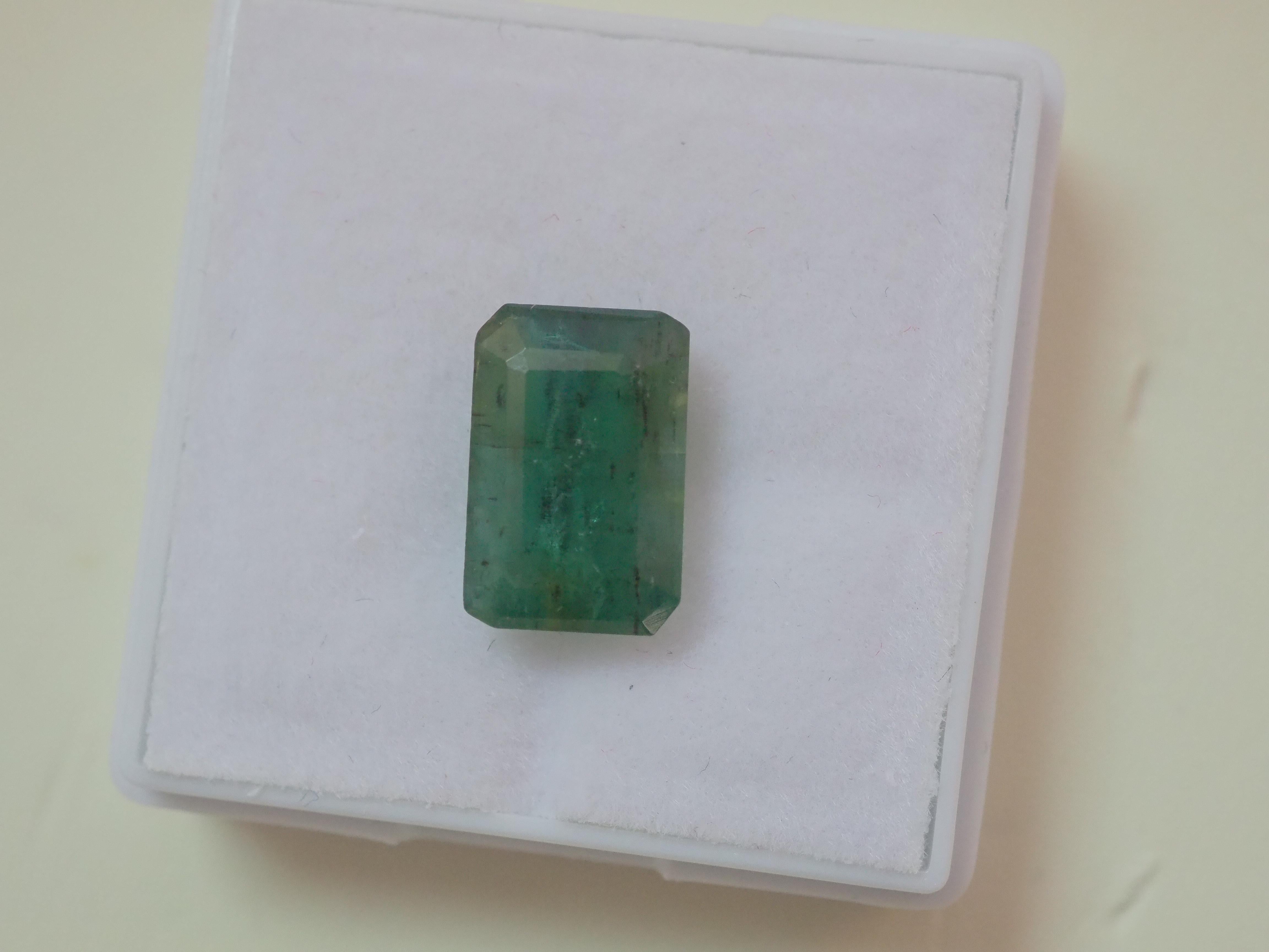 No reserve- 2.90 Carat Minor Oil, Zambian Emerald Gemstone, Emerald Cut-  1