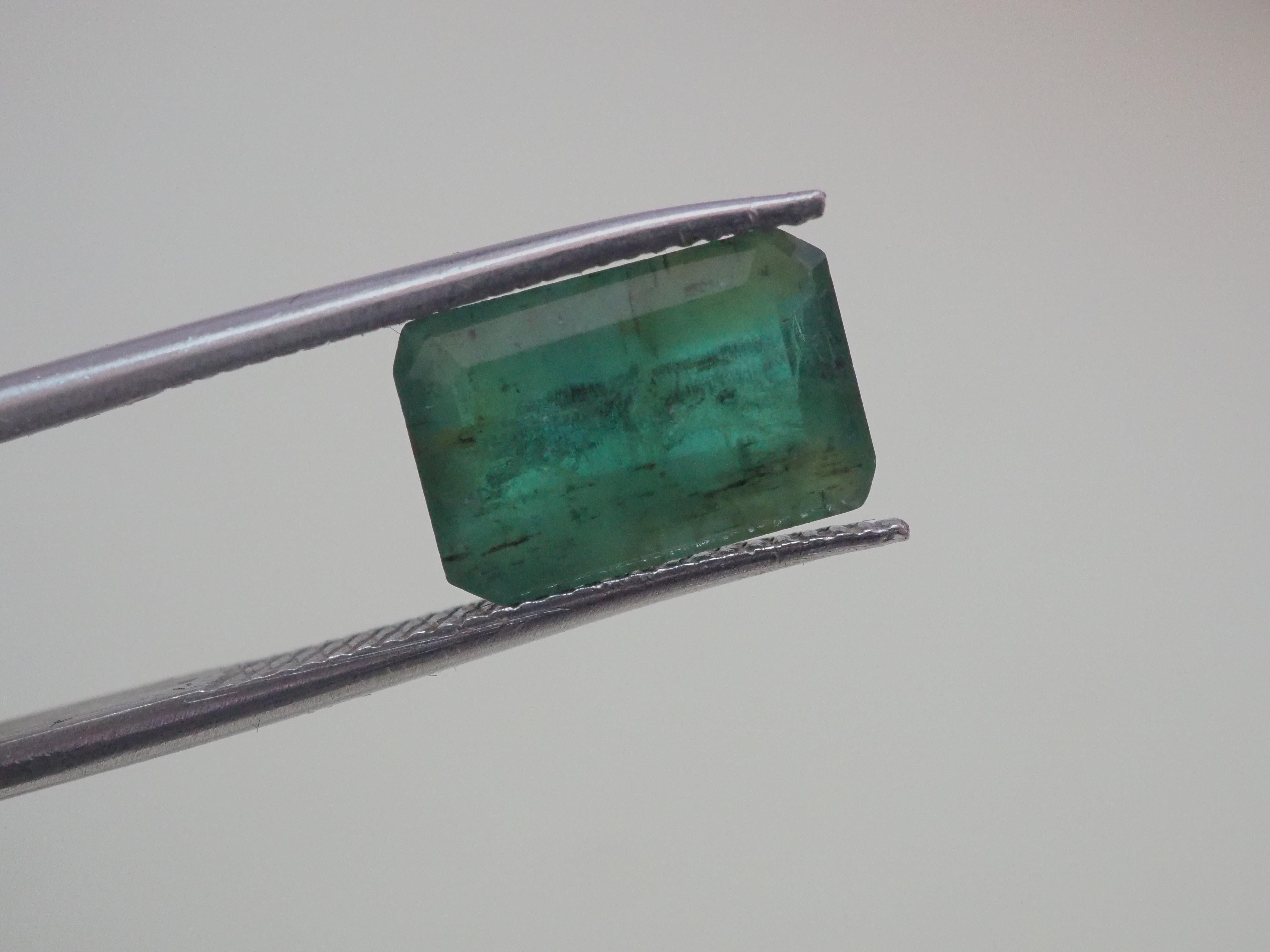 No reserve- 2.90 Carat Minor Oil, Zambian Emerald Gemstone, Emerald Cut-  3