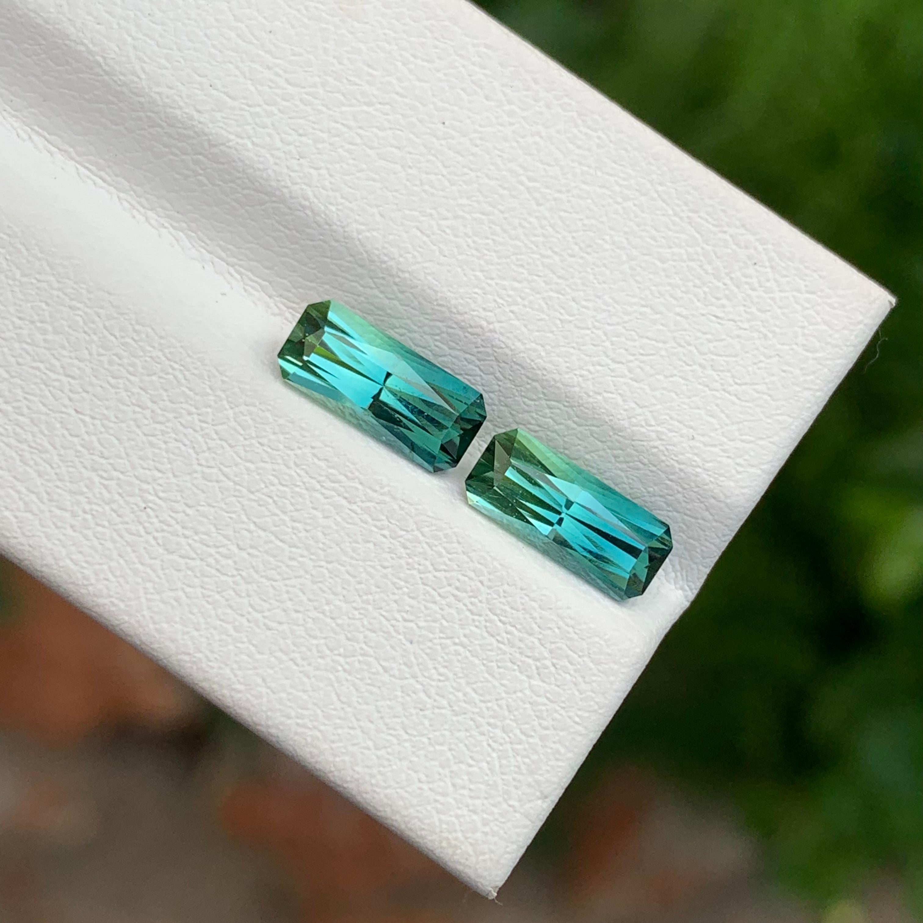 2,90 Karat natürlicher zweifarbiger Turmalin in Smaragdform, lose für Schmuck im Angebot 3