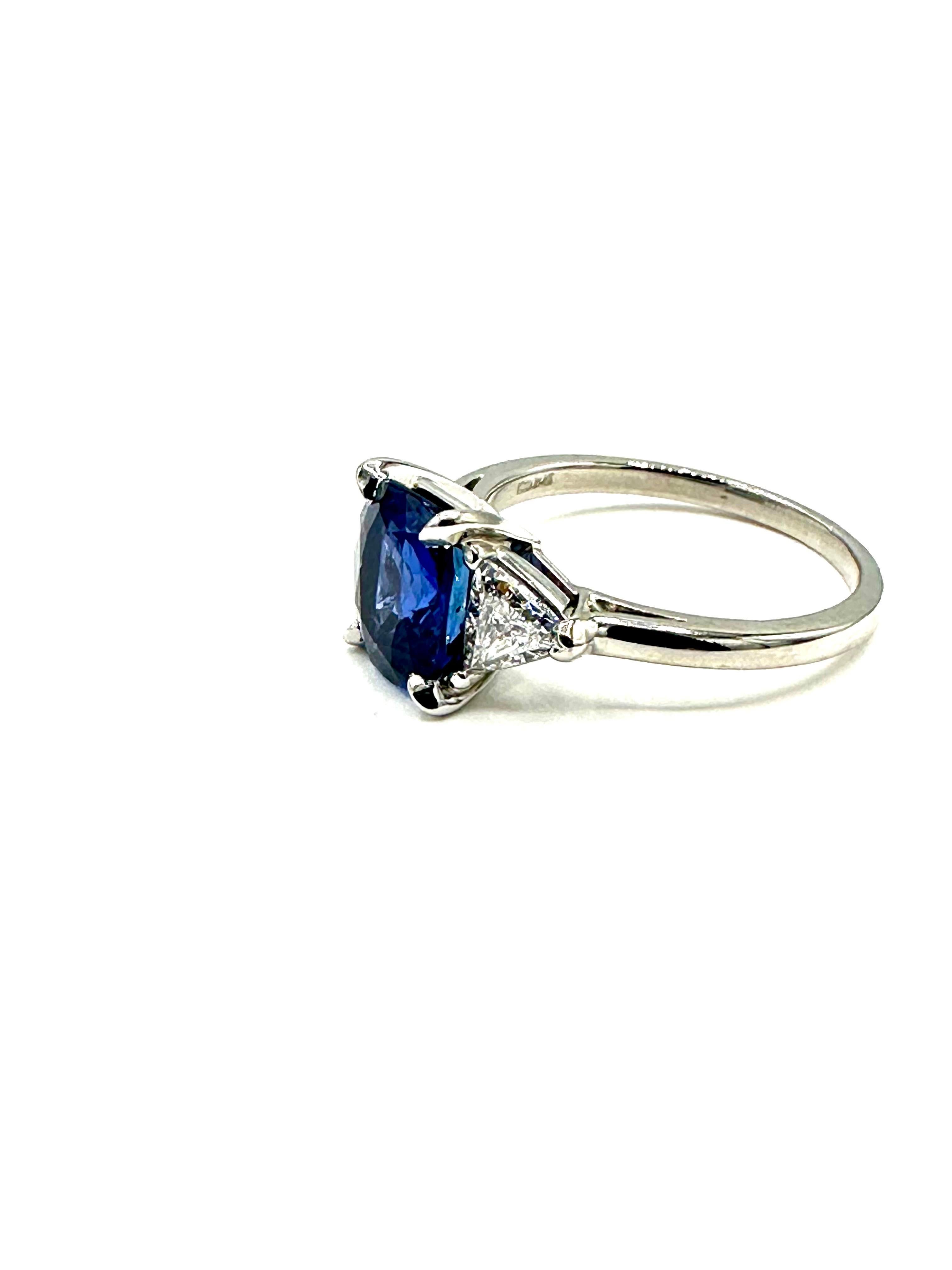 Modern 2.90 Carat Natural Cushion Shape Sapphire and Trilliant Diamond Platinum Ring For Sale