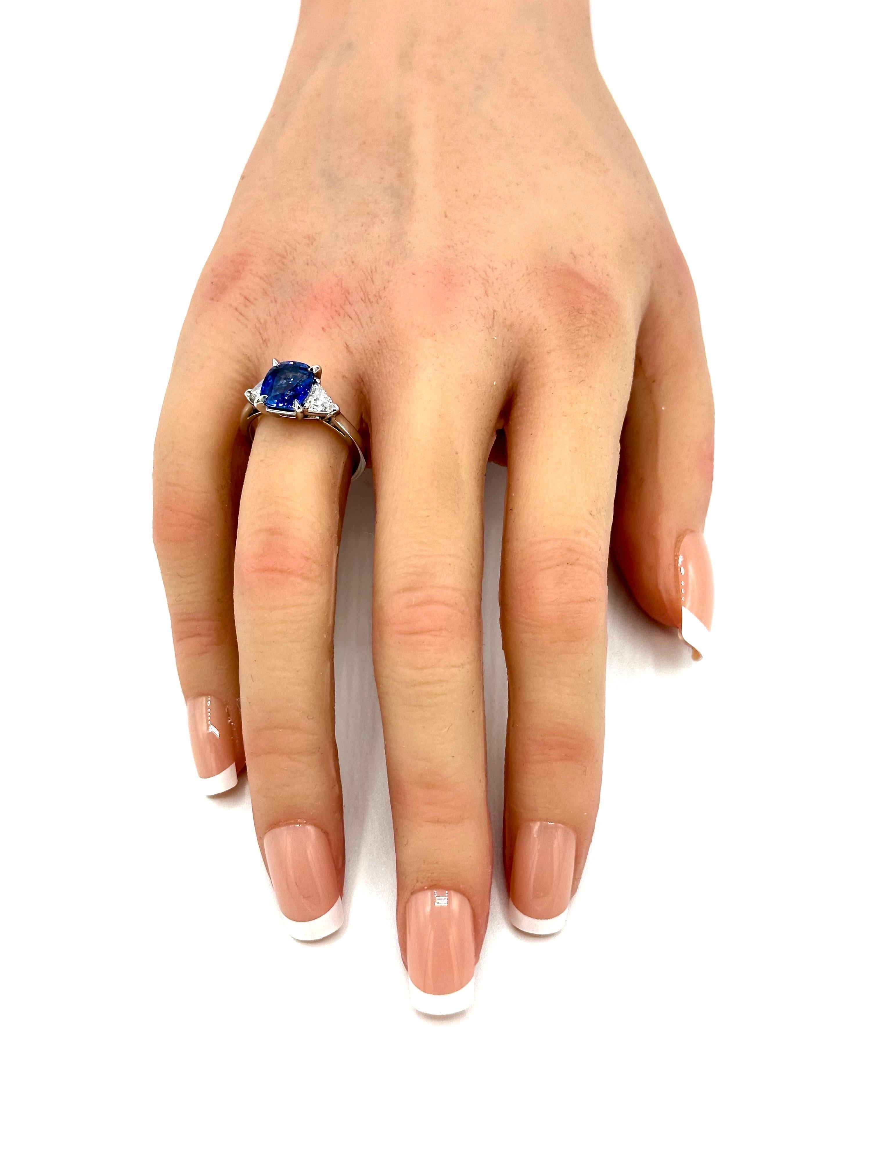 Women's or Men's 2.90 Carat Natural Cushion Shape Sapphire and Trilliant Diamond Platinum Ring For Sale