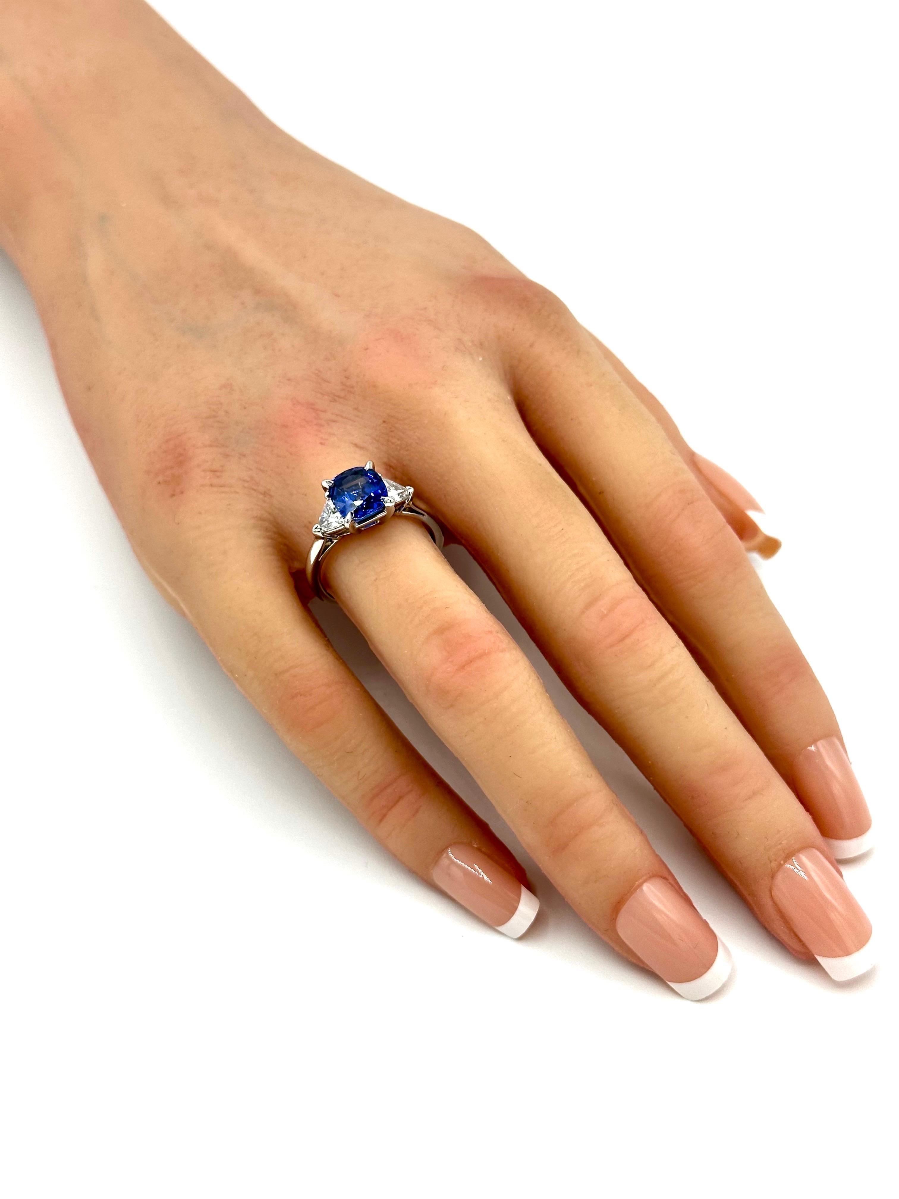 2.90 Carat Natural Cushion Shape Sapphire and Trilliant Diamond Platinum Ring For Sale 1