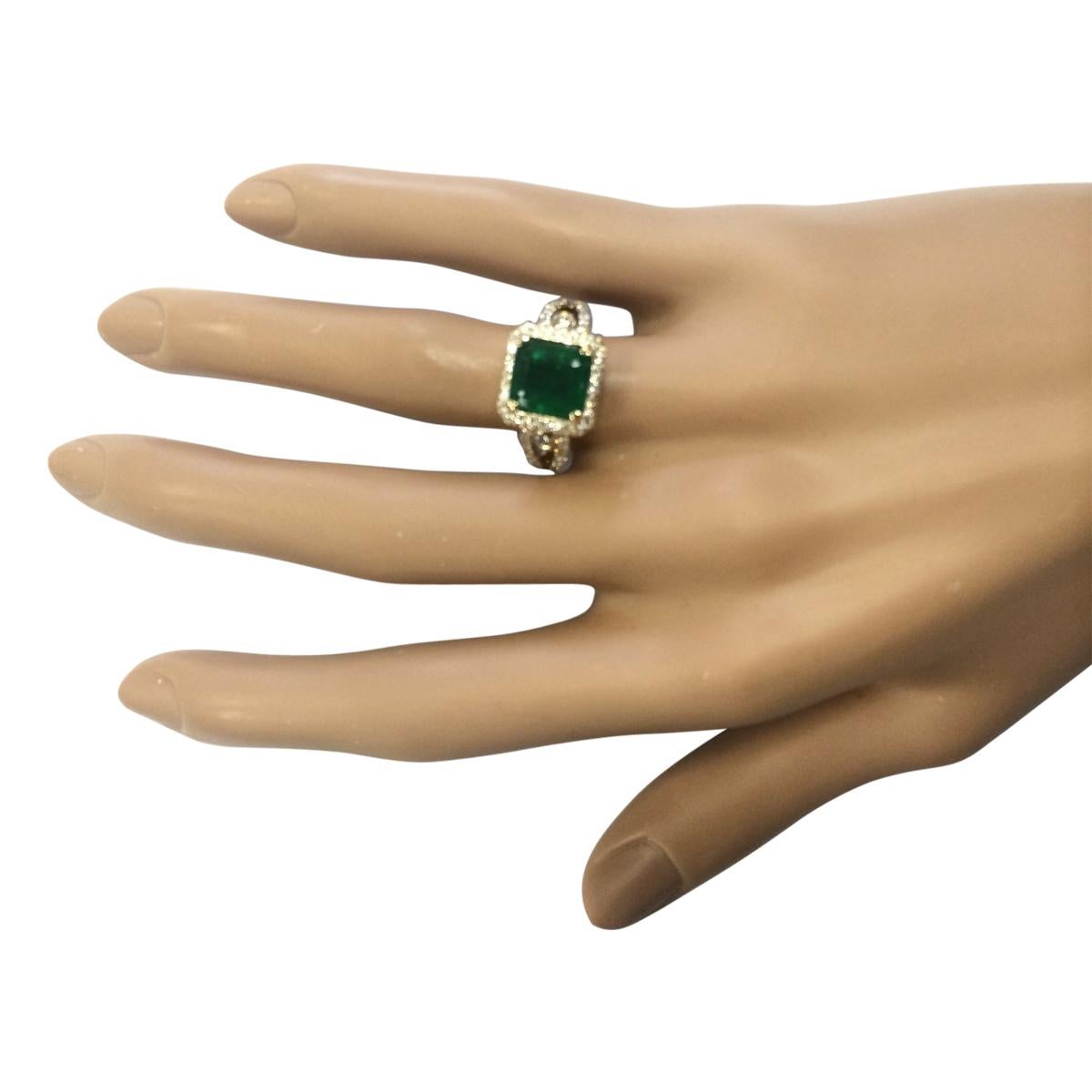 Natural Emerald 14 Karat Yellow Gold Diamond Ring In New Condition For Sale In Los Angeles, CA