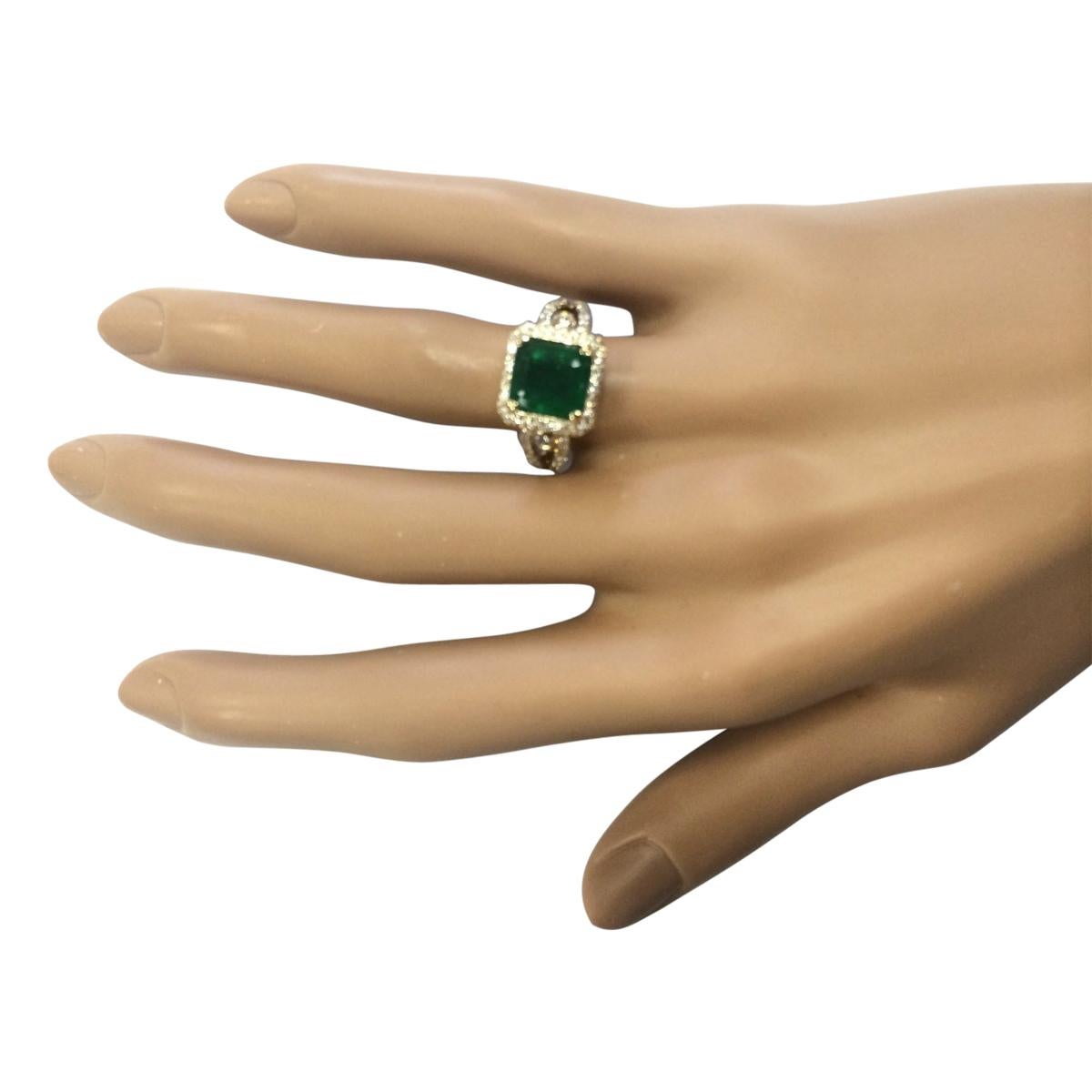Natural Emerald 14 Karat Yellow Gold Diamond Ring In New Condition For Sale In Manhattan Beach, CA