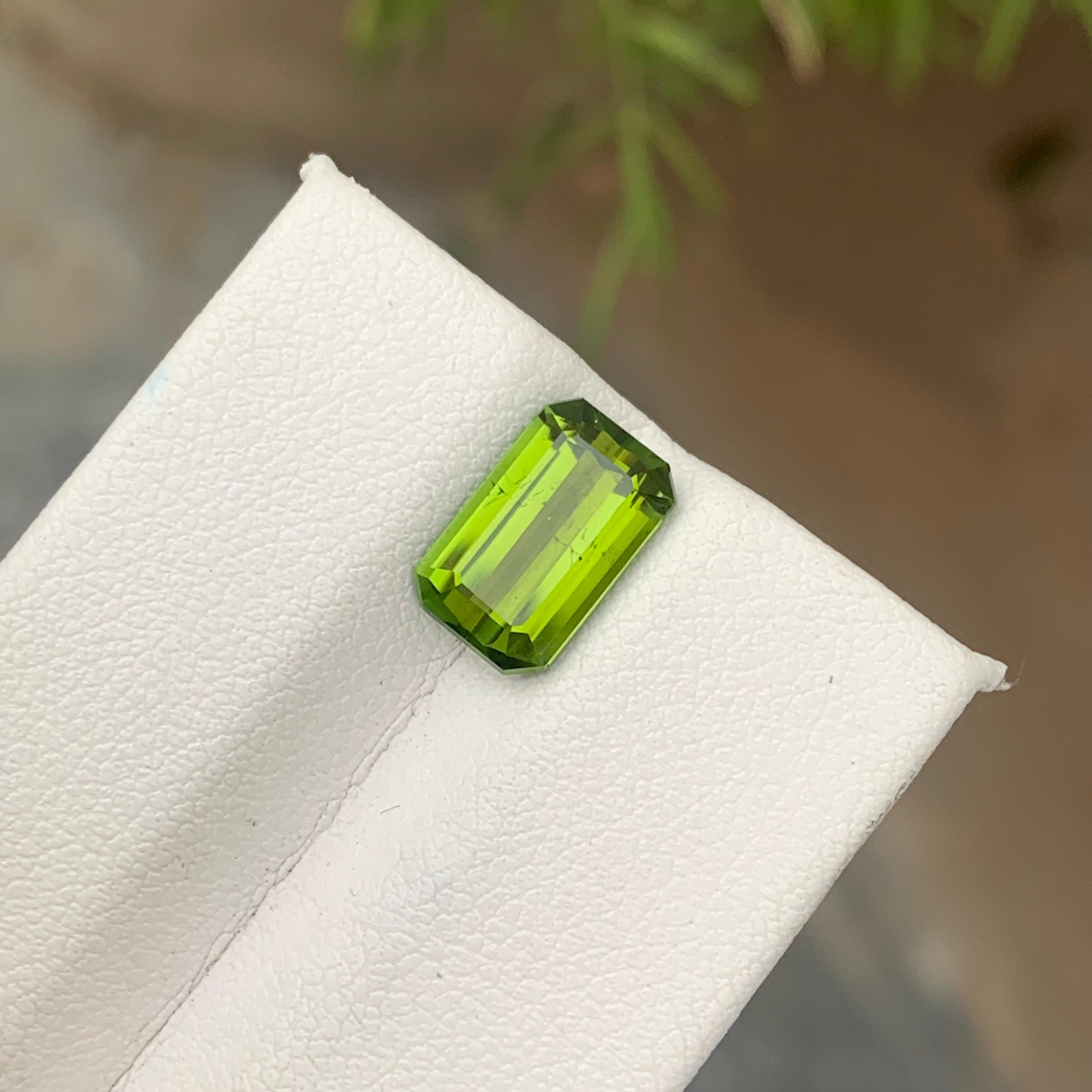 2.90 Carat Natural Faceted Green Tourmaline Emerald Cut for Ring Jewelry Making For Sale 5
