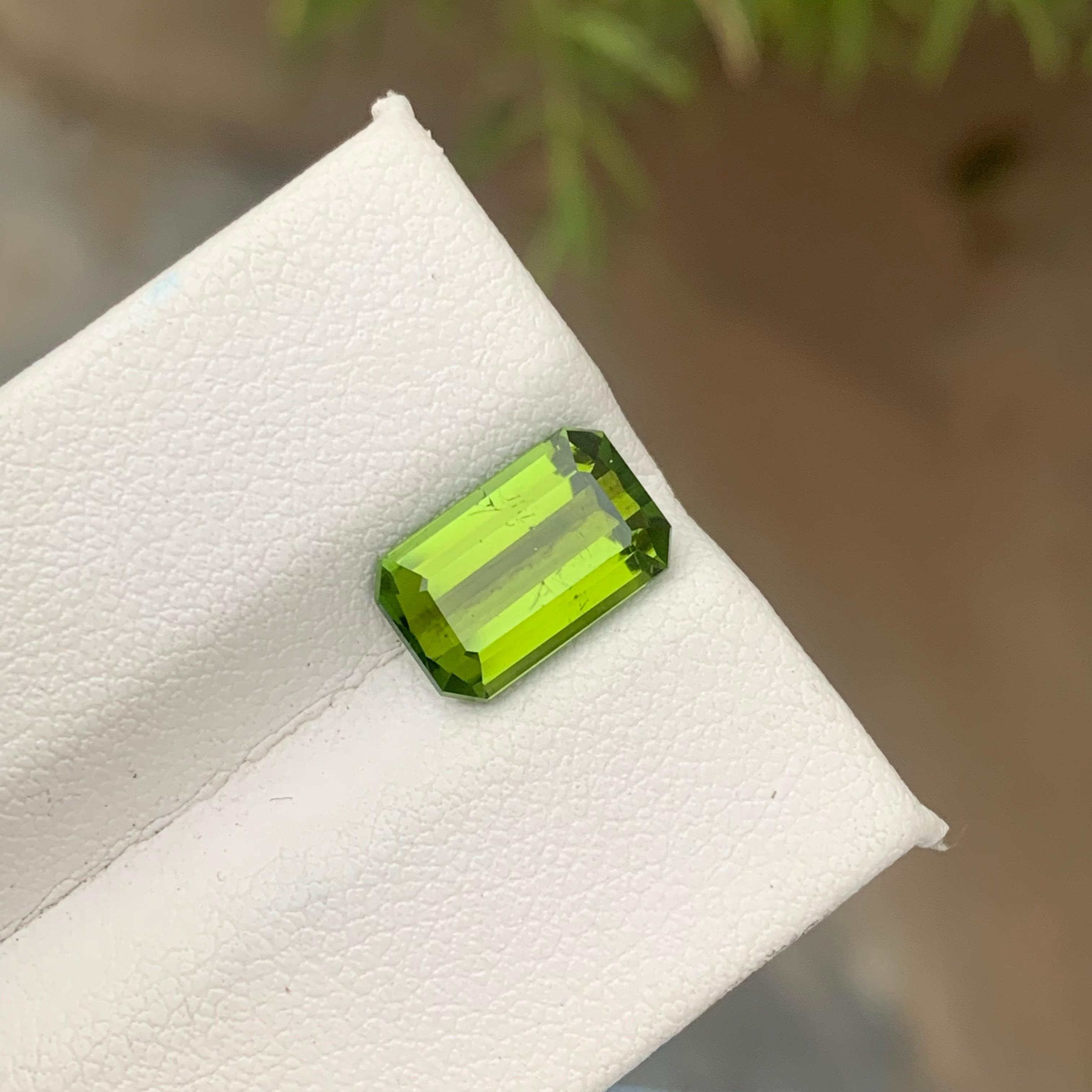 2.90 Carat Natural Faceted Green Tourmaline Emerald Cut for Ring Jewelry Making For Sale 7