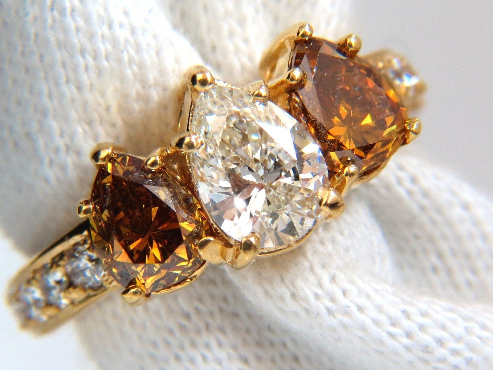 2.90 Carat Natural Fancy Vivid Yellow Brownish Diamond Pear Shape Ring 18 Karat For Sale 3