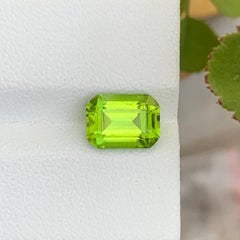 2.90 Carat Natural Loose Apple Green Peridot Jewelry from Pakistan Gemstone