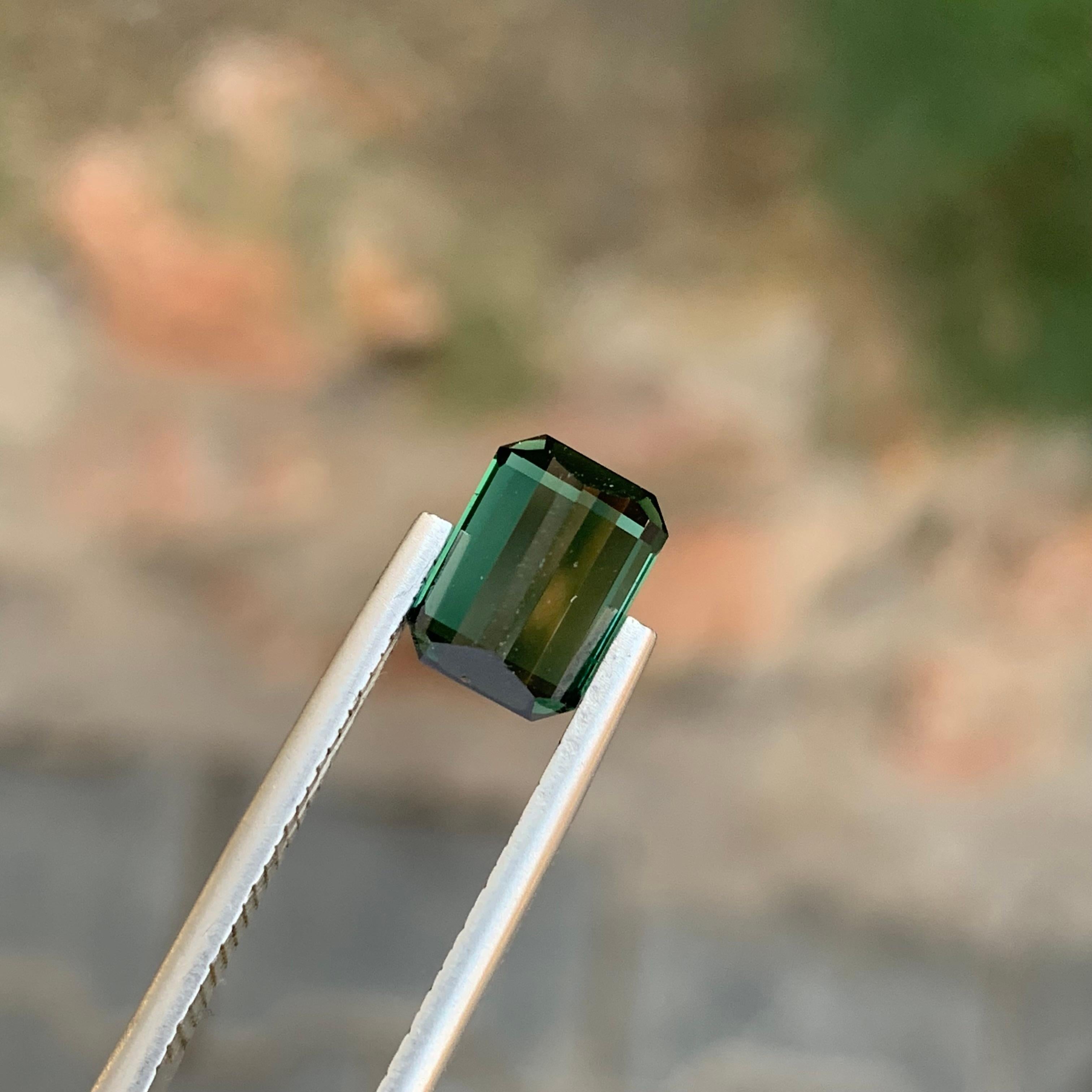 2.90 Karat Natürlicher Lose Blauer Grüner Turmalin Smaragd Form Edelstein im Zustand „Neu“ im Angebot in Peshawar, PK