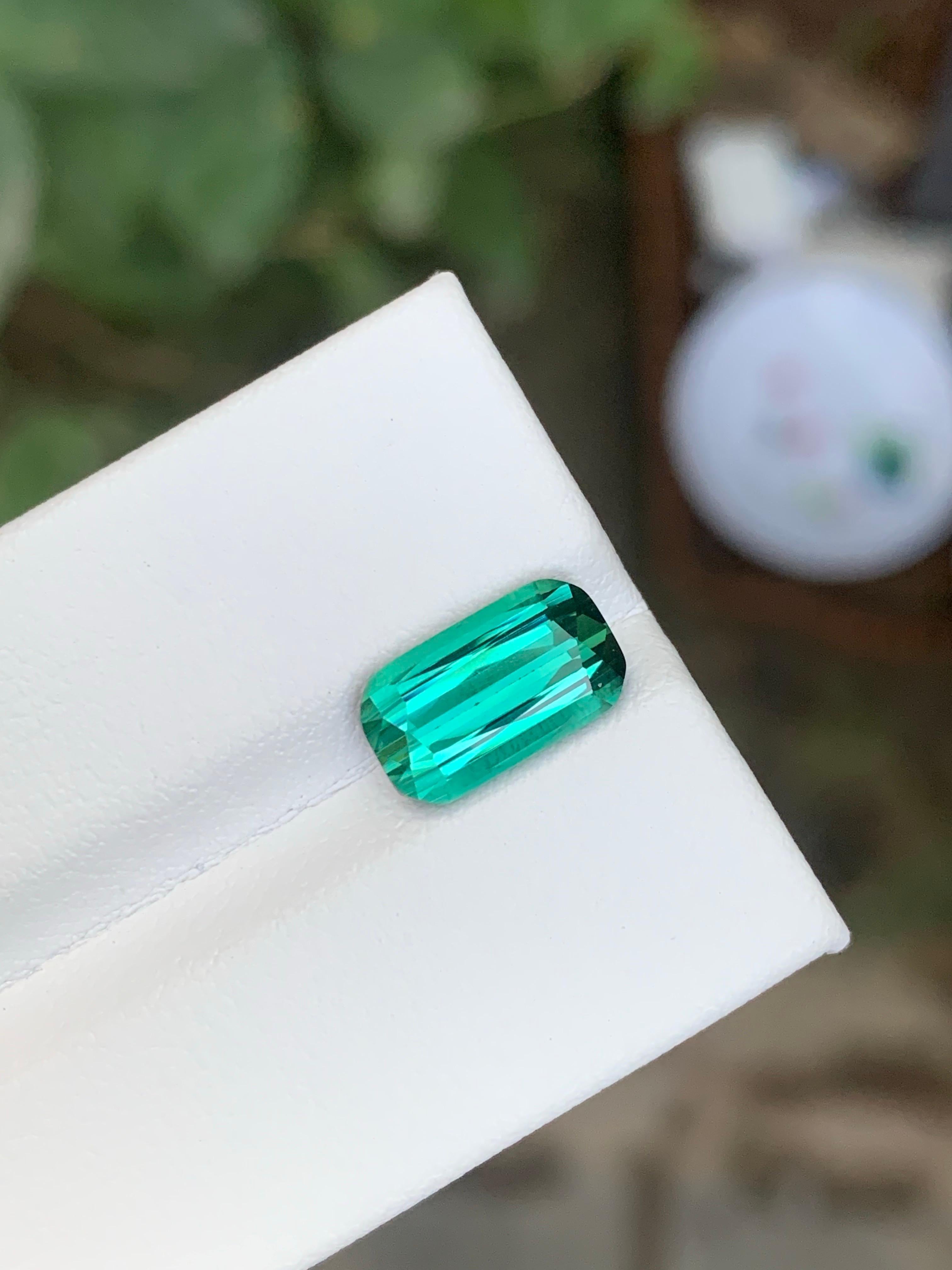 2,90 carati di tormalina blu verde sciolta naturale a forma di smeraldo lungo in vendita 4