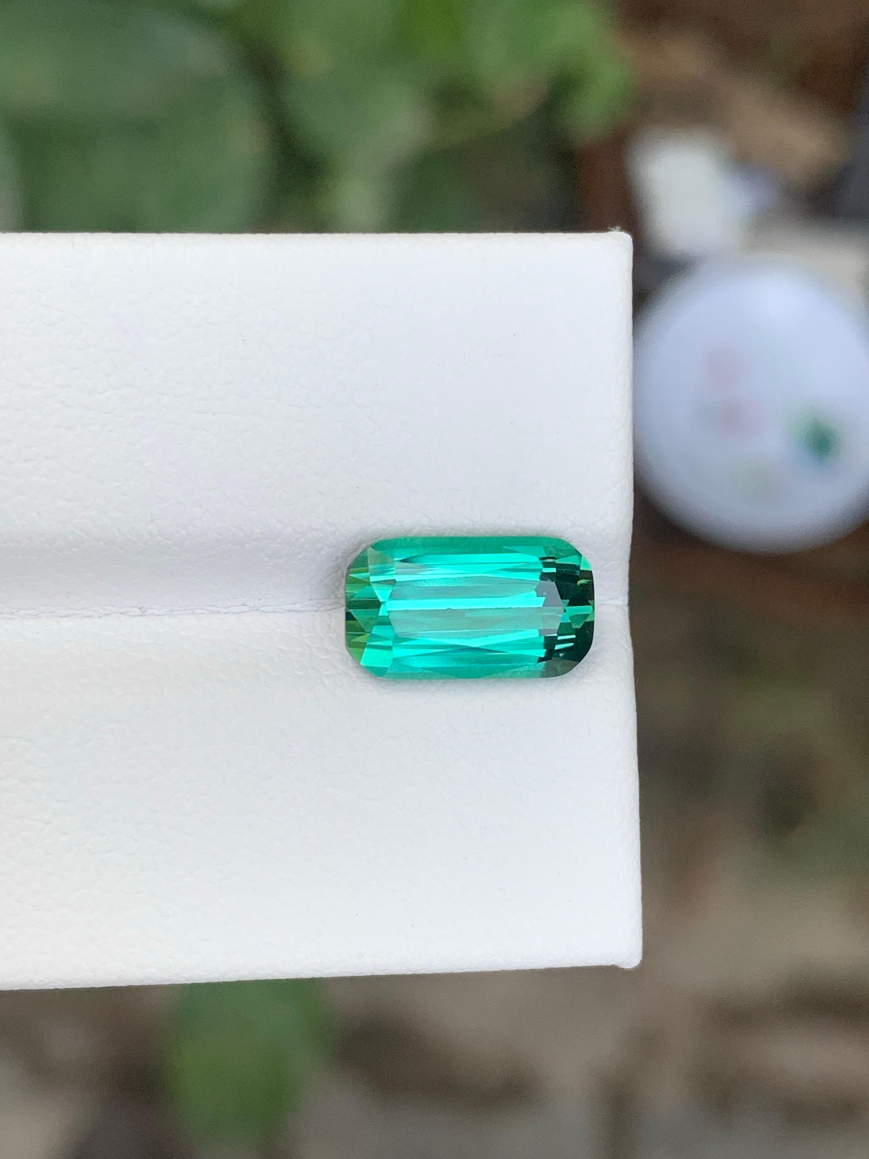 2,90 carati di tormalina blu verde sciolta naturale a forma di smeraldo lungo In condizioni Nuovo in vendita a Peshawar, PK