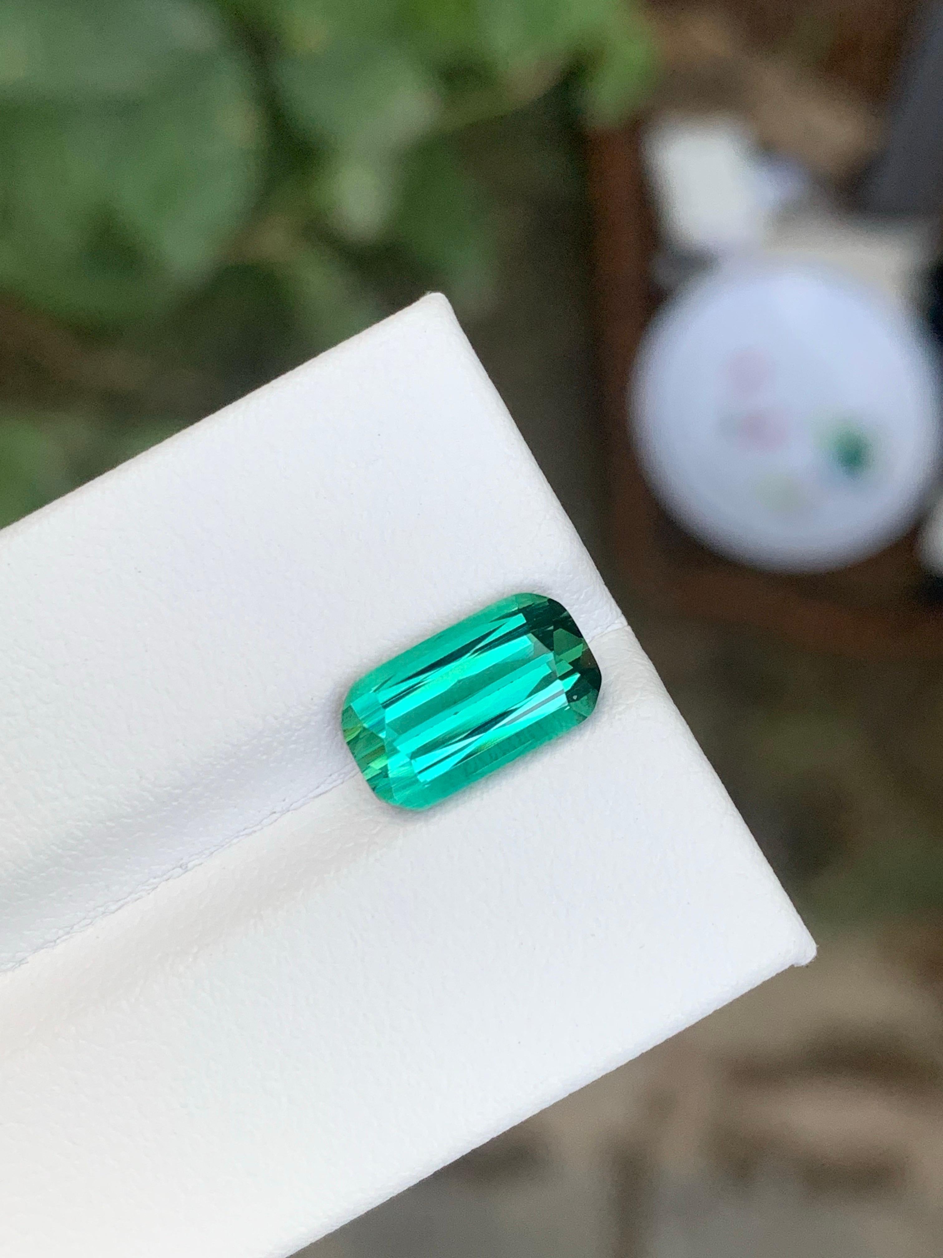 2,90 carati di tormalina blu verde sciolta naturale a forma di smeraldo lungo in vendita 1