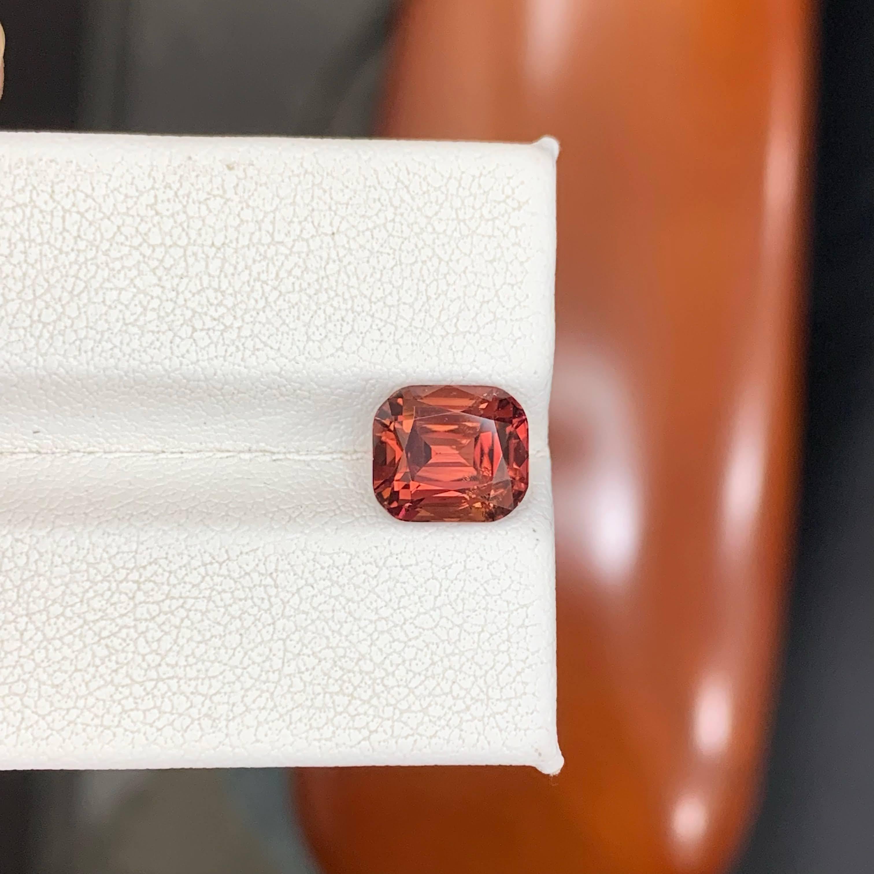 Moderne 2.90 Carat Natural Loose Brownish Garnet Stone Cushion Cut African Gemstone en vente