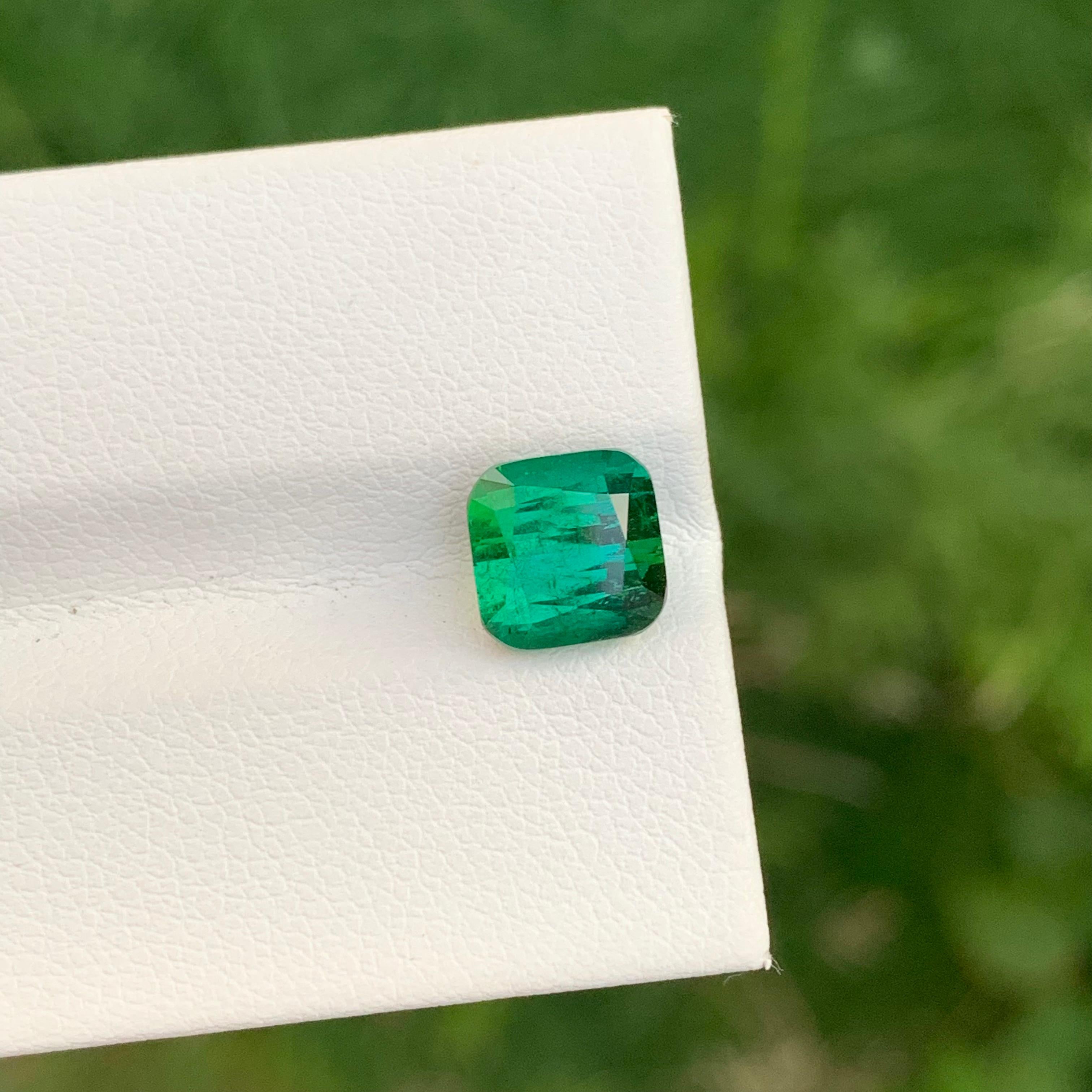 Arts and Crafts 2.90 Carat Natural Loose Green Lagoon Tourmaline Perfect Square Shape Gemstone (pierre précieuse de forme carrée) en vente