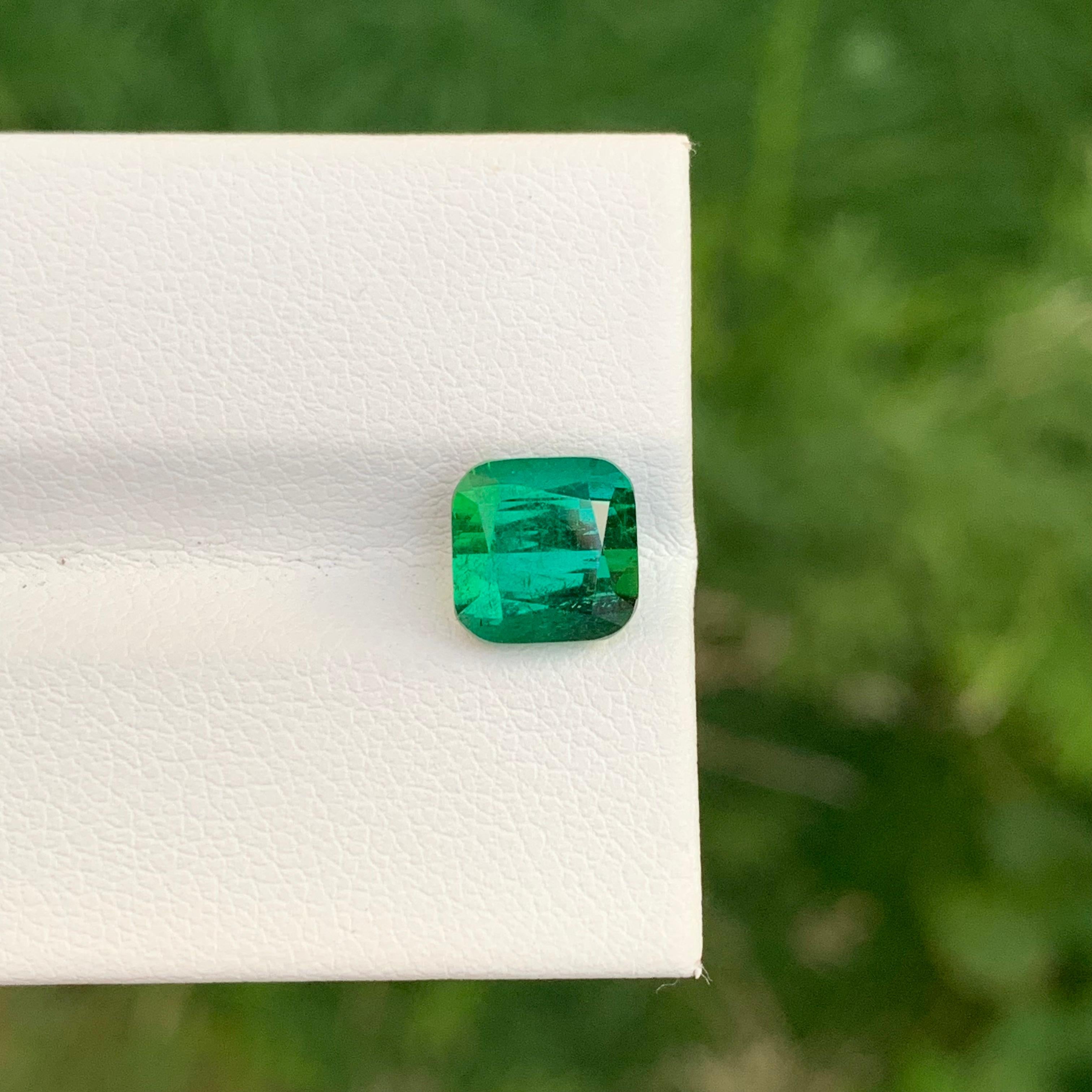 Taille carrée 2.90 Carat Natural Loose Green Lagoon Tourmaline Perfect Square Shape Gemstone (pierre précieuse de forme carrée) en vente