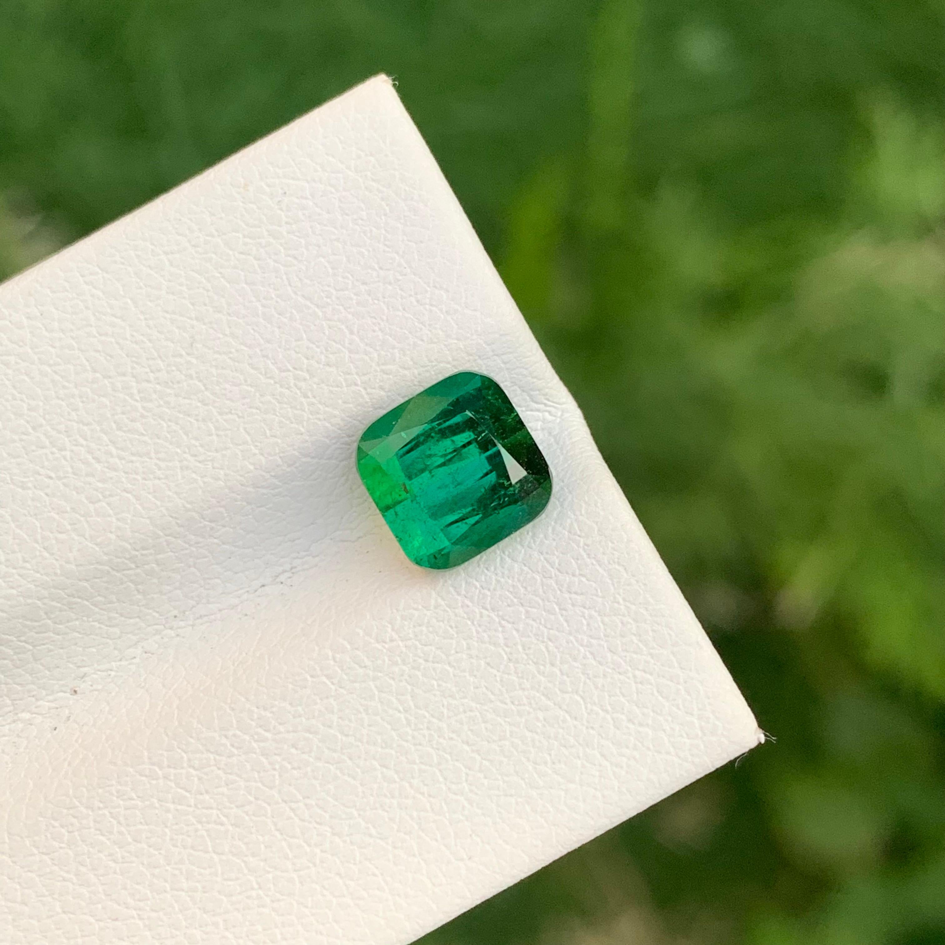 2.90 Carat Natural Loose Green Lagoon Tourmaline Perfect Square Shape Gemstone (pierre précieuse de forme carrée) Unisexe en vente