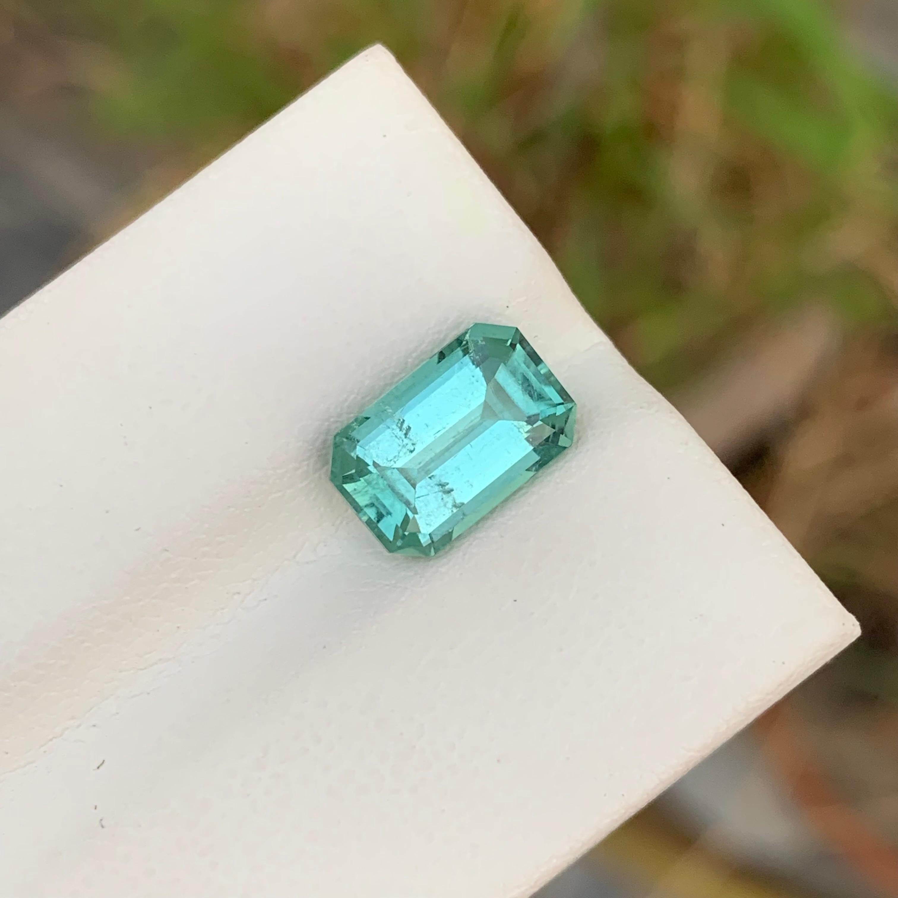 2,90 quilates de turmalina verde esmeralda suelta natural en forma de gema Corte esmeralda en venta