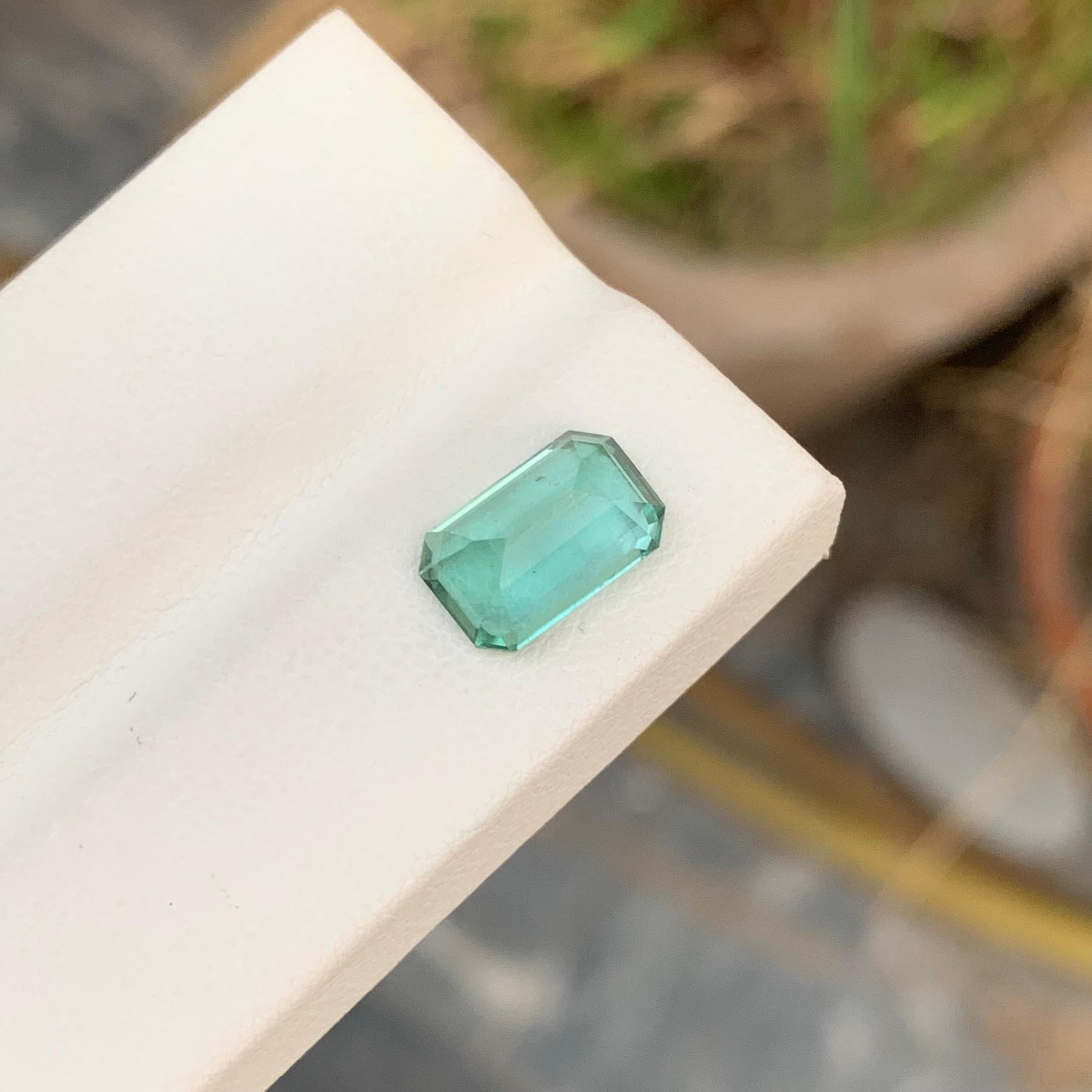 2,90 quilates de turmalina verde esmeralda suelta natural en forma de gema en venta 2