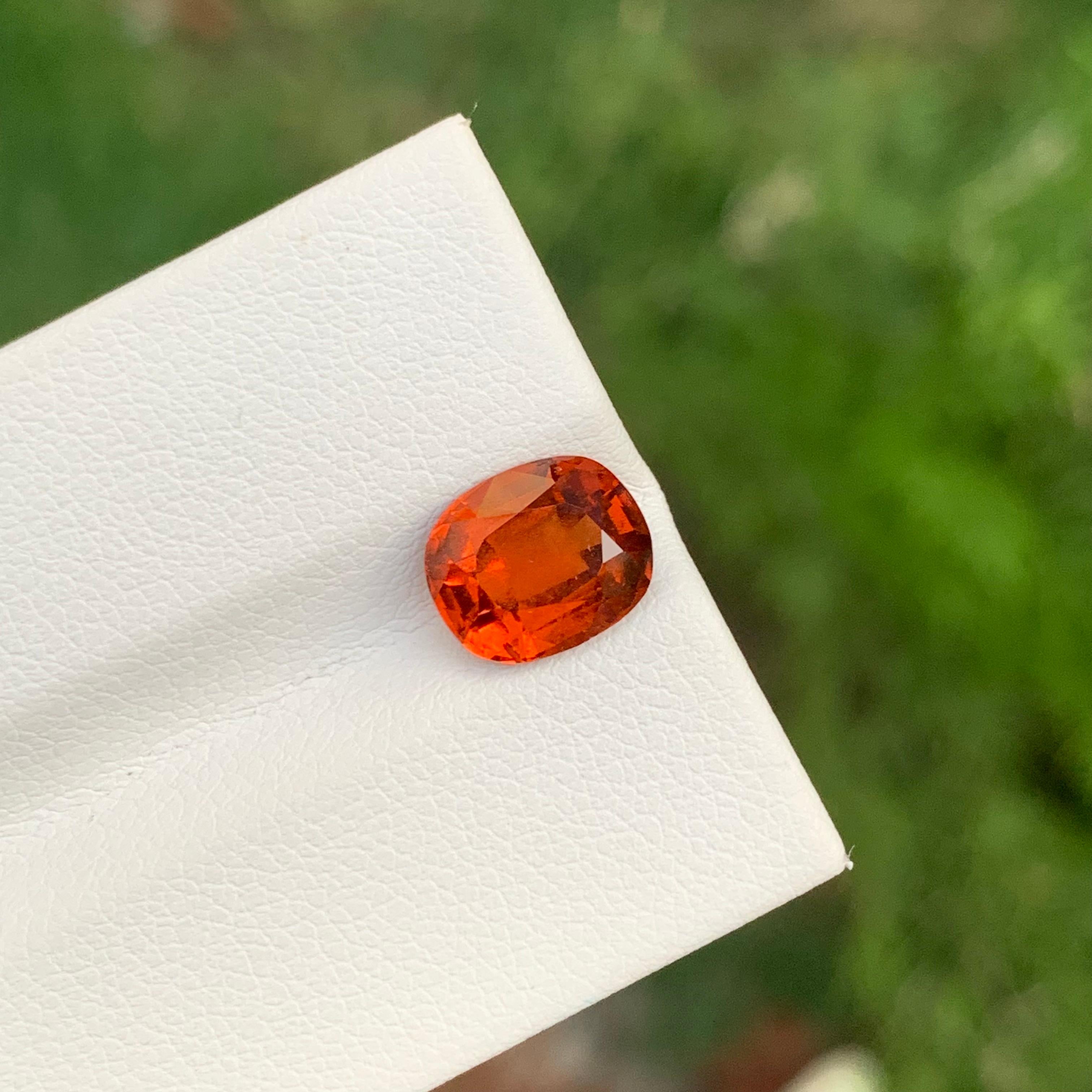 Arts and Crafts Pierre précieuse taille coussin en grenat hessonite naturel non serti de 2,90 carats d'Afrique en vente