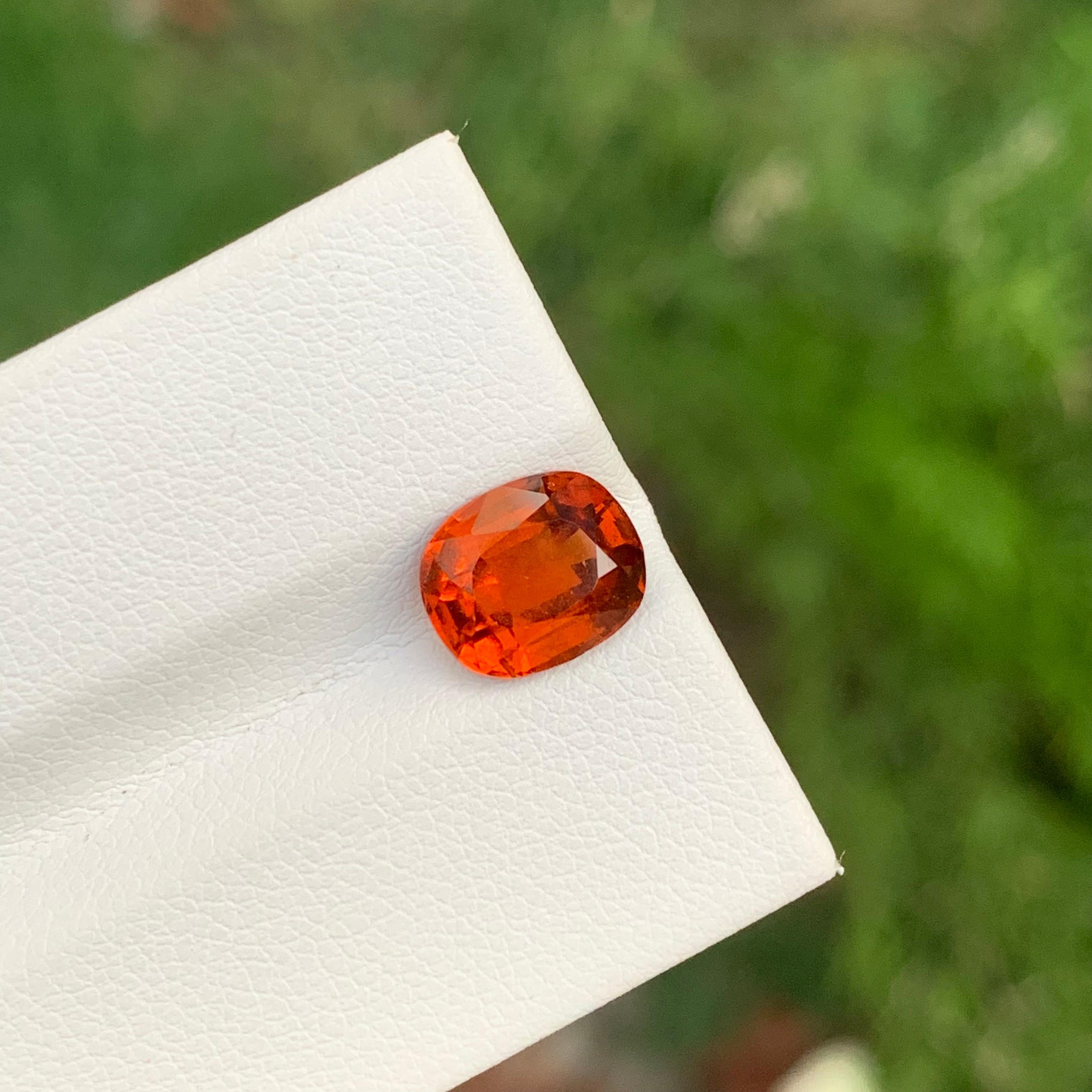 Taille coussin Pierre précieuse taille coussin en grenat hessonite naturel non serti de 2,90 carats d'Afrique en vente