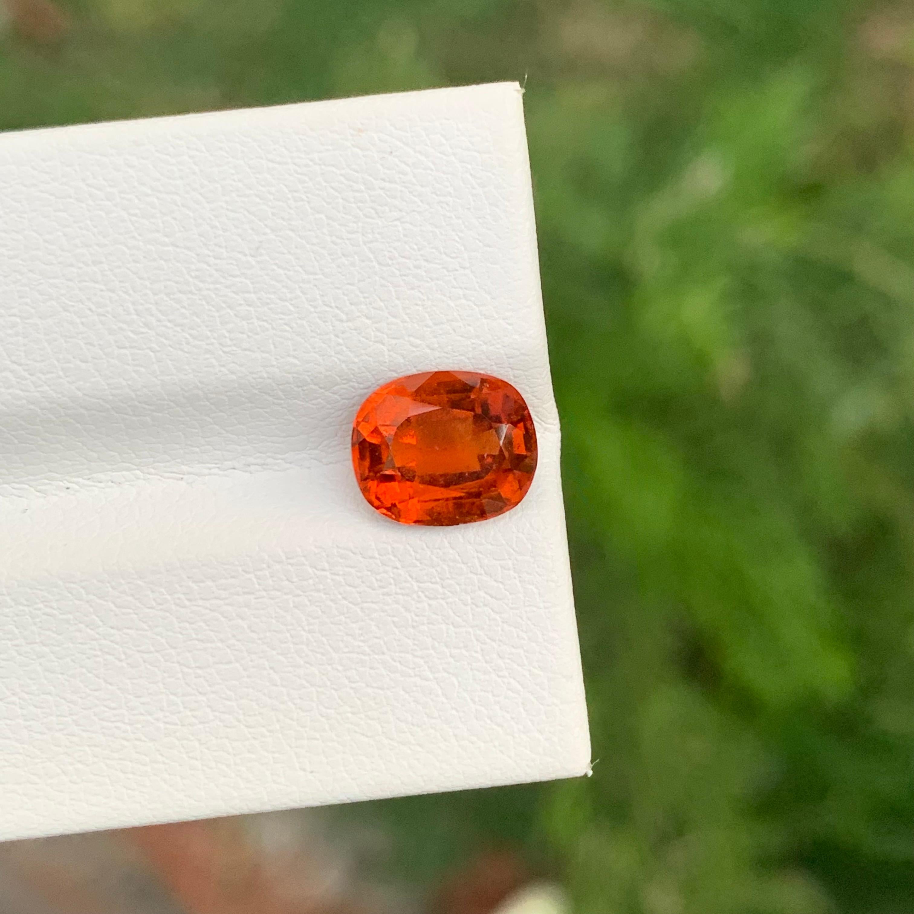 Pierre précieuse taille coussin en grenat hessonite naturel non serti de 2,90 carats d'Afrique en vente 2