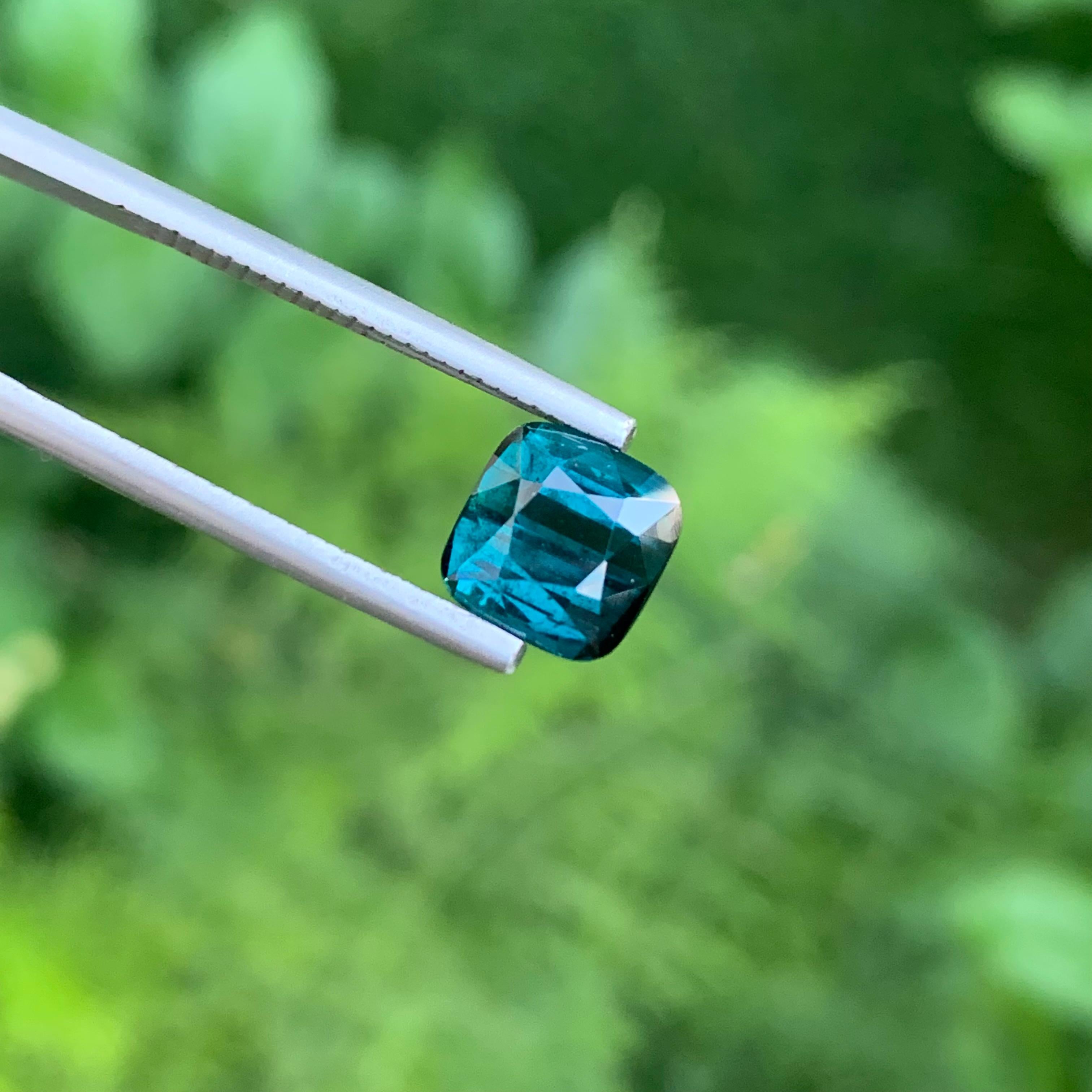 Taille carrée Tourmaline indicolite naturelle non sertie de 2,90 carats de forme carrée pour bijoux en vente