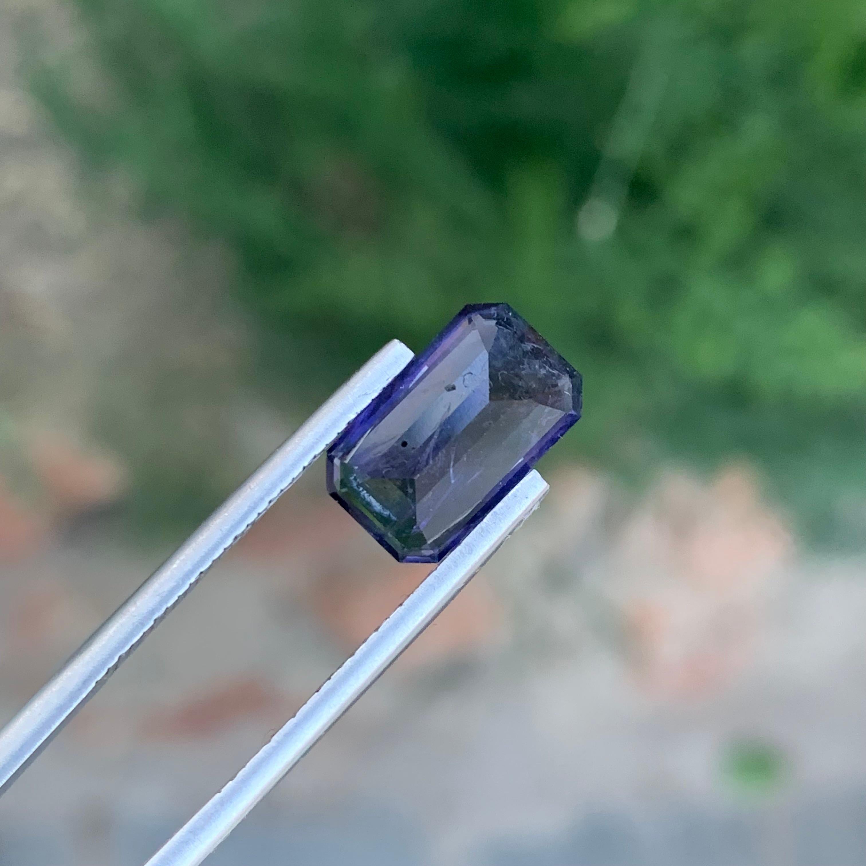 Rara pietra preziosa di forma smeraldina di Iolite naturale sfusa da 2,90 carati proveniente dall'India in vendita 5