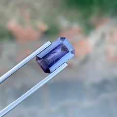 Rara pietra preziosa di forma smeraldina di Iolite naturale sfusa da 2,90 carati proveniente dall'India