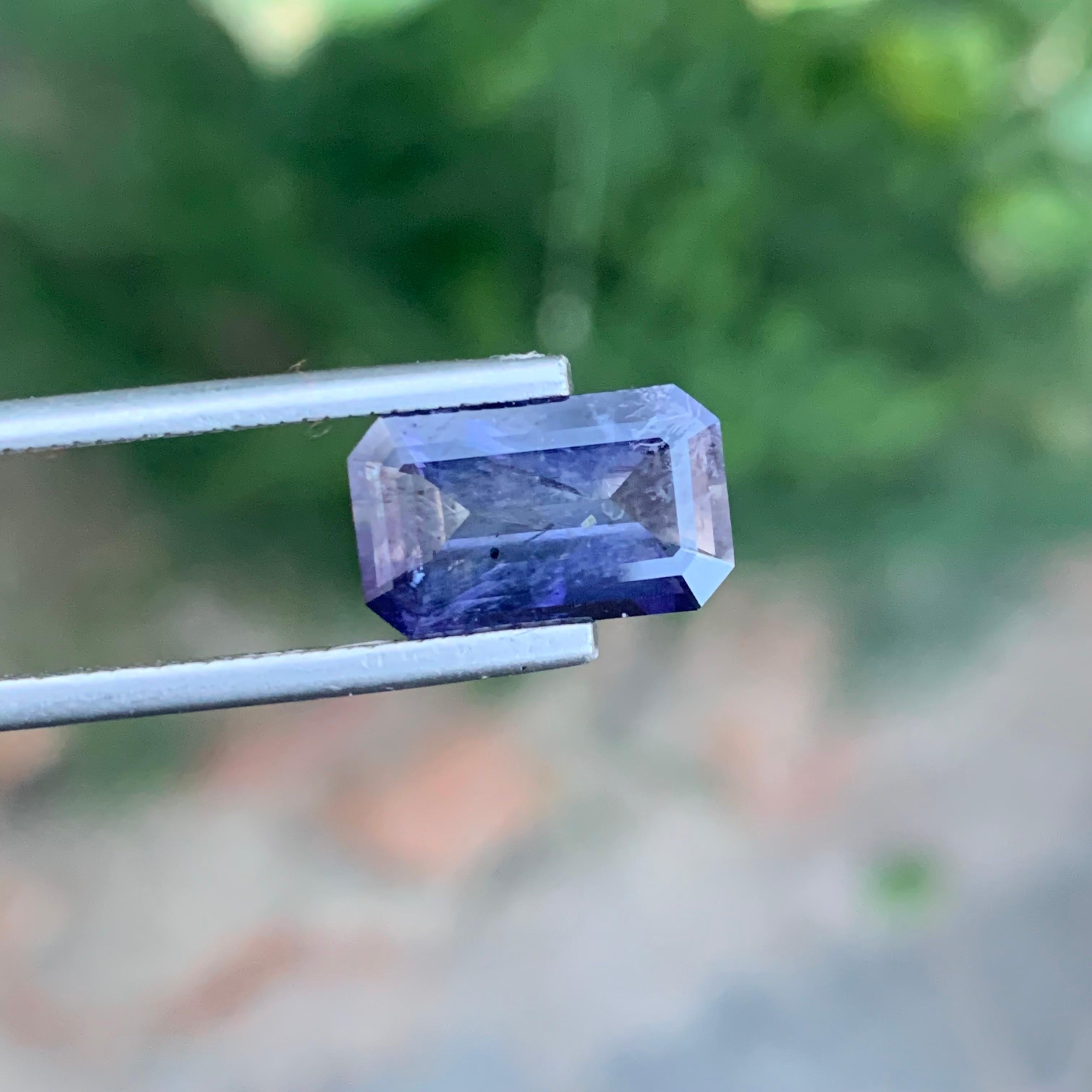 Taglio smeraldo Rara pietra preziosa di forma smeraldina di Iolite naturale sfusa da 2,90 carati proveniente dall'India in vendita