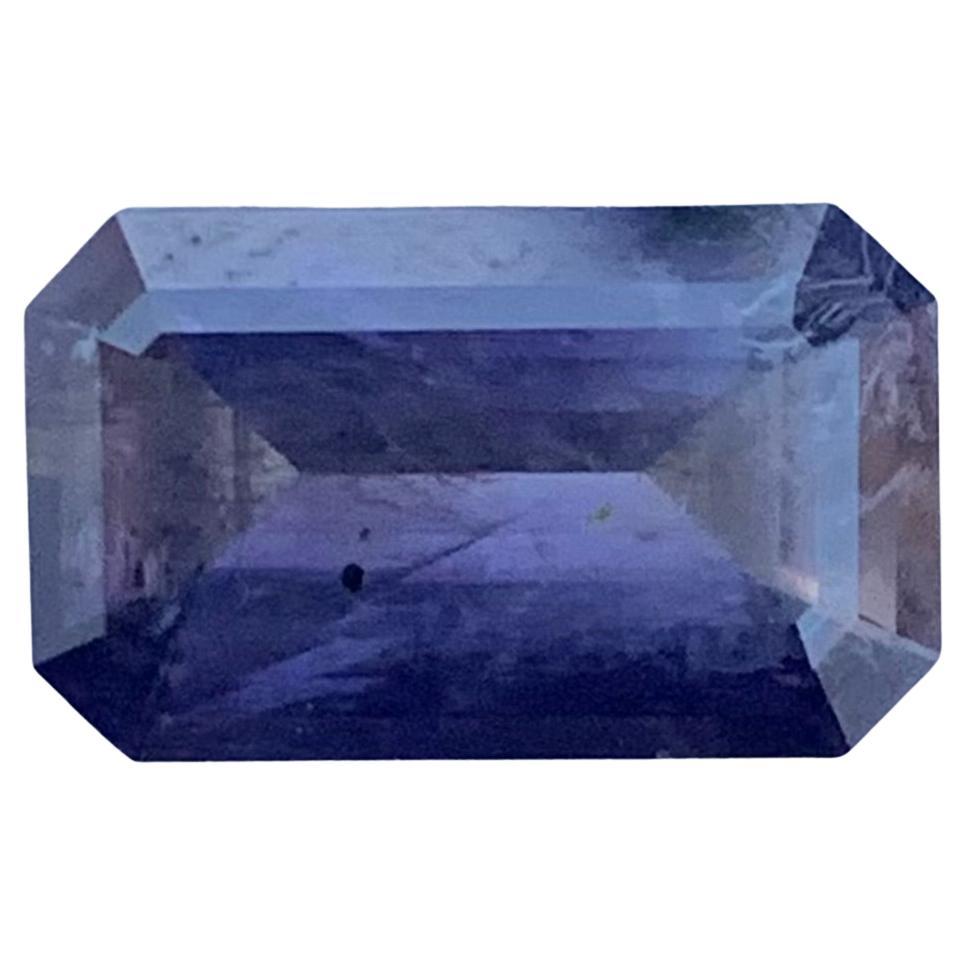 Rara pietra preziosa di forma smeraldina di Iolite naturale sfusa da 2,90 carati proveniente dall'India in vendita