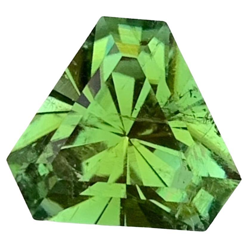 Gema suelta de turmalina verde Kelly en forma de trillón de 2,90 quilates naturales