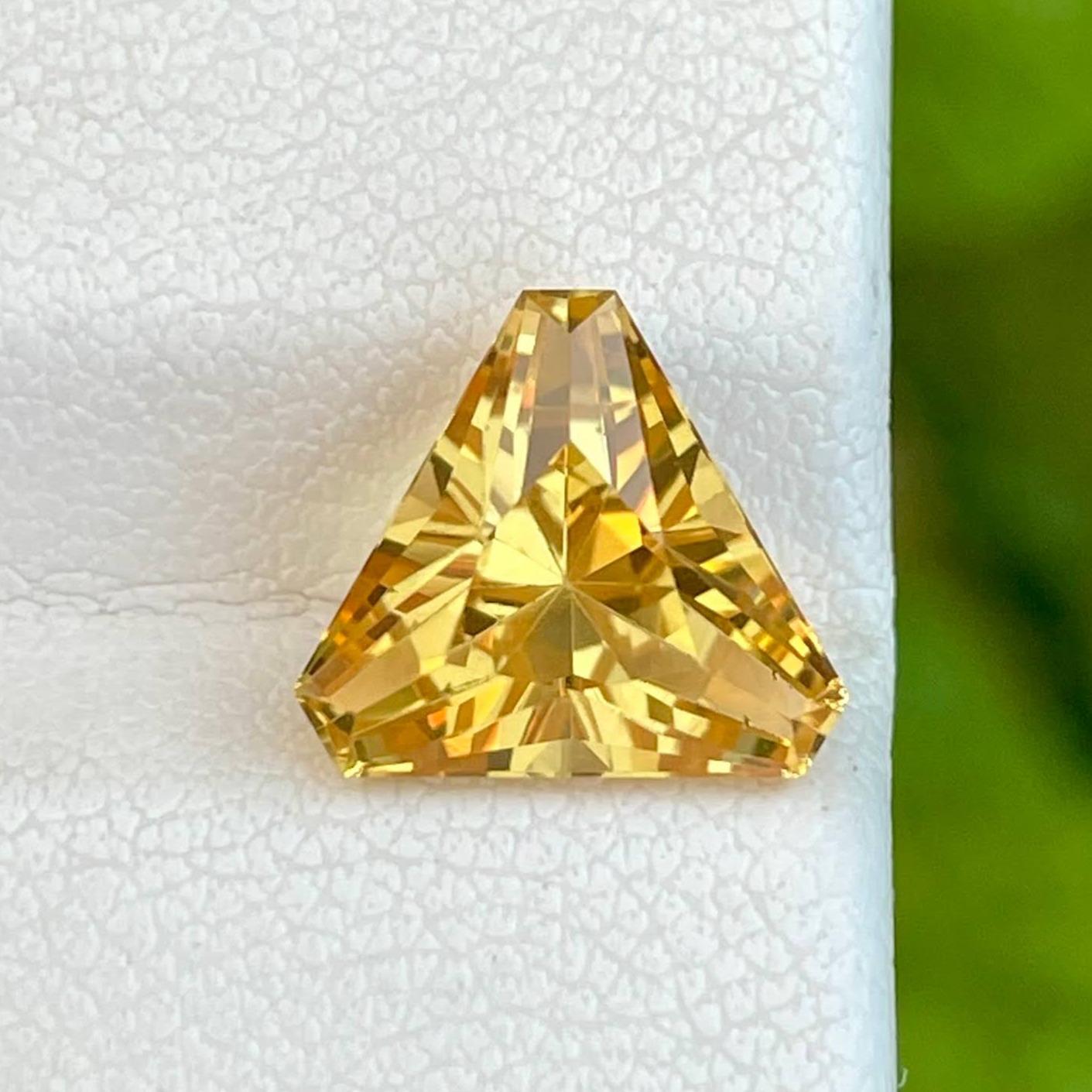 2.90 Carat Natural Loose Orange Citrine Stone Trillion Cut Brazilian Gemstone For Sale 1