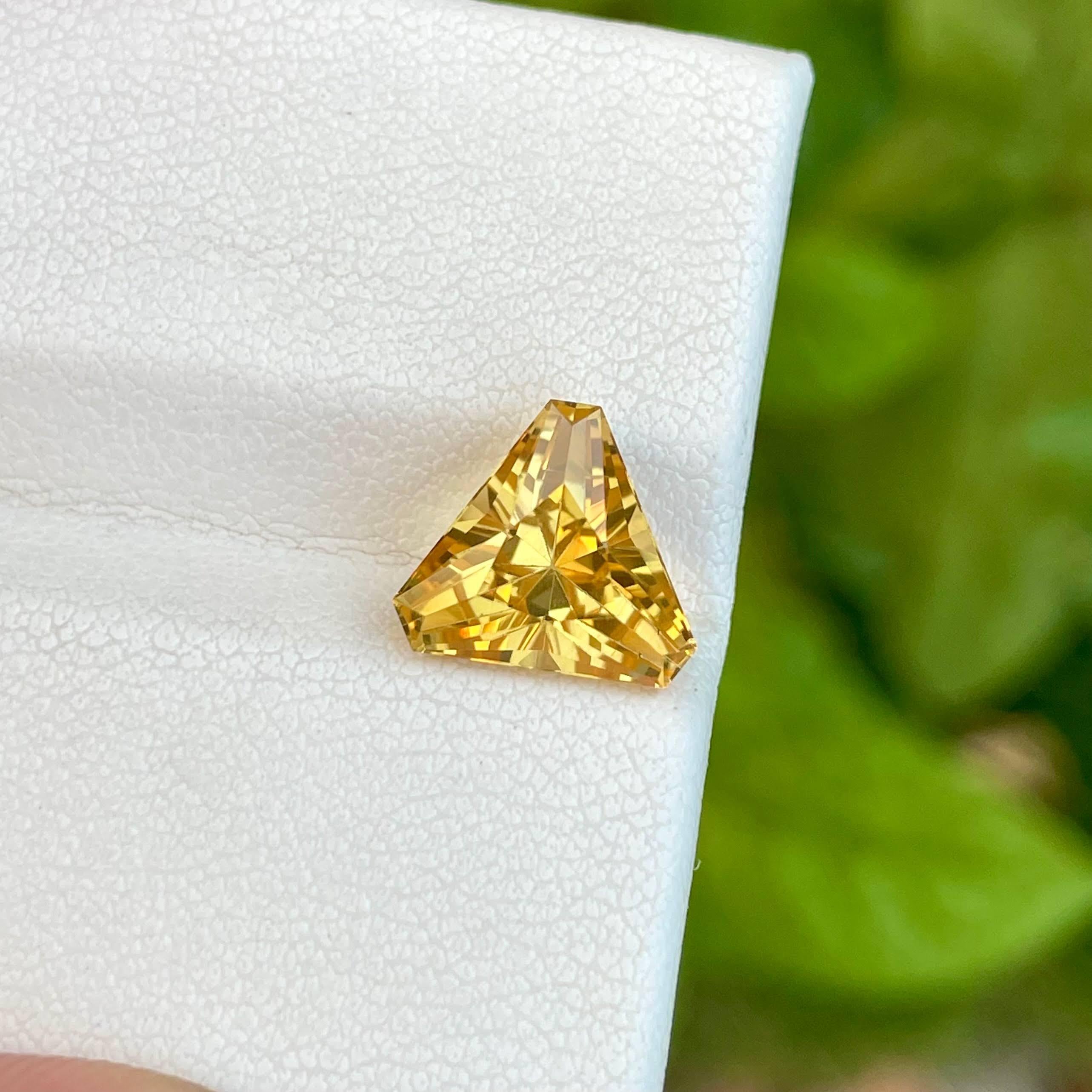 2.90 Carat Natural Loose Orange Citrine Stone Trillion Cut Brazilian Gemstone For Sale 2
