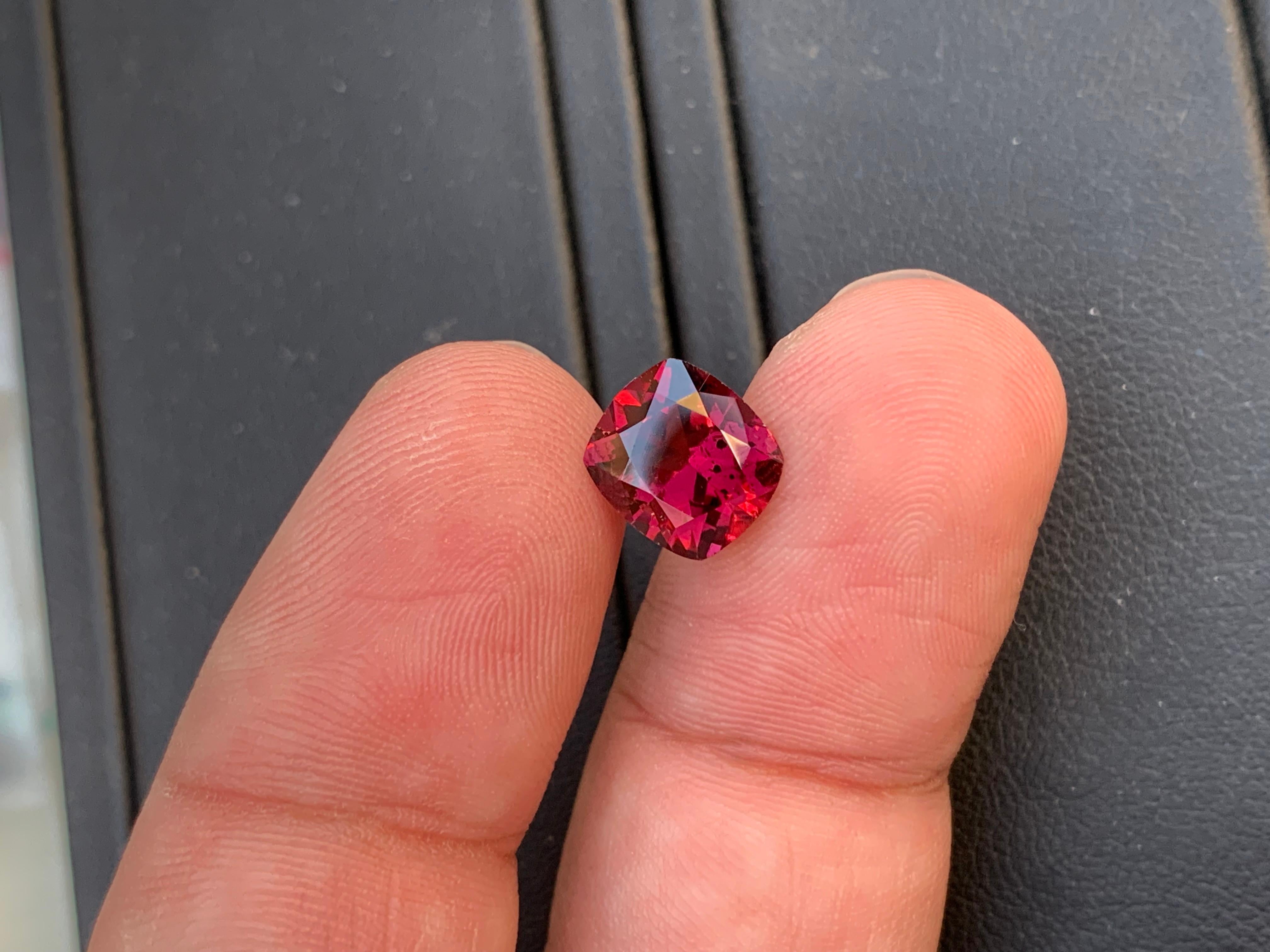 Grenat rhodolite en vrac

Poids : 2,90 carats
Dimension : 8,9 x 8,0 x 5,2 mm
Couleur : Rouge
Origine : Afrique
Traitement : Non
Forme : Coussin 

Le grenat rhodolite, une pierre précieuse célèbre pour ses teintes rouge-pourpre enchanteresses, occupe