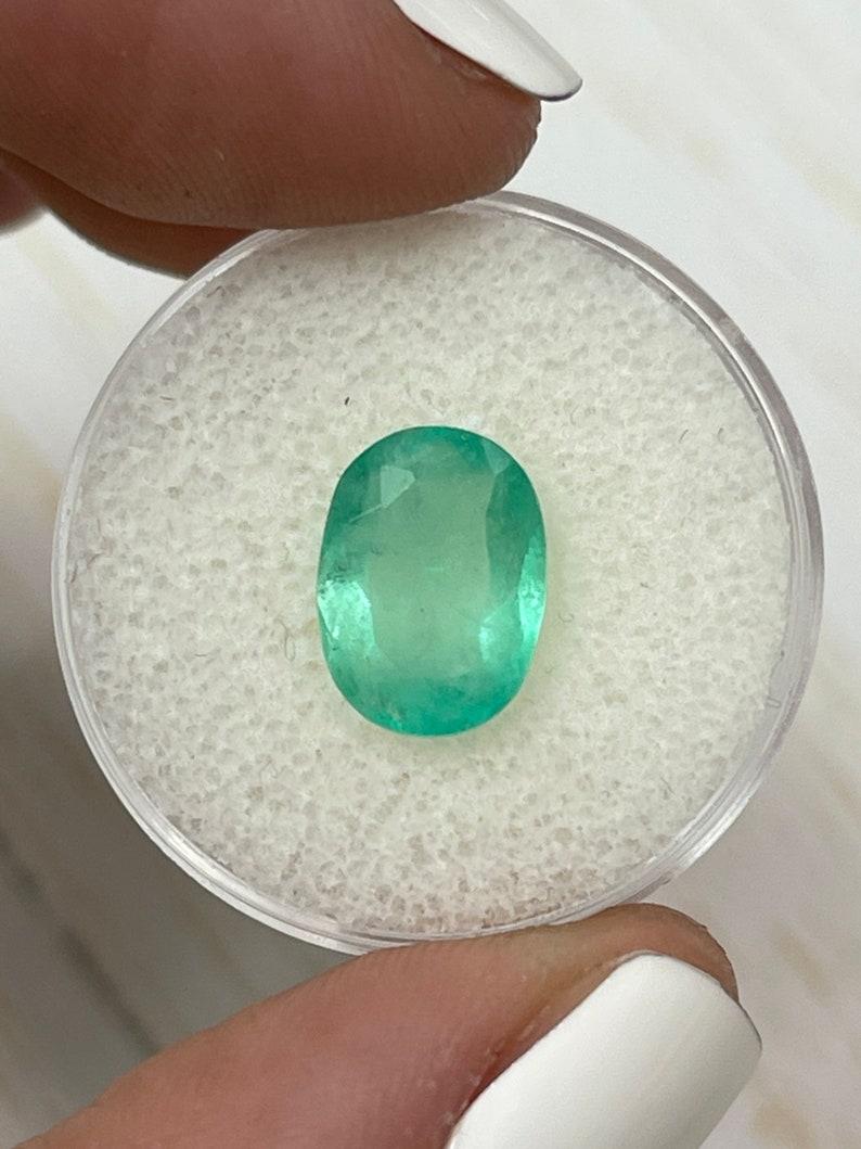 Esmeralda colombiana talla oval de 2.90 quilates verde menta pastel - Gema del mes de mayo Corte oval en venta