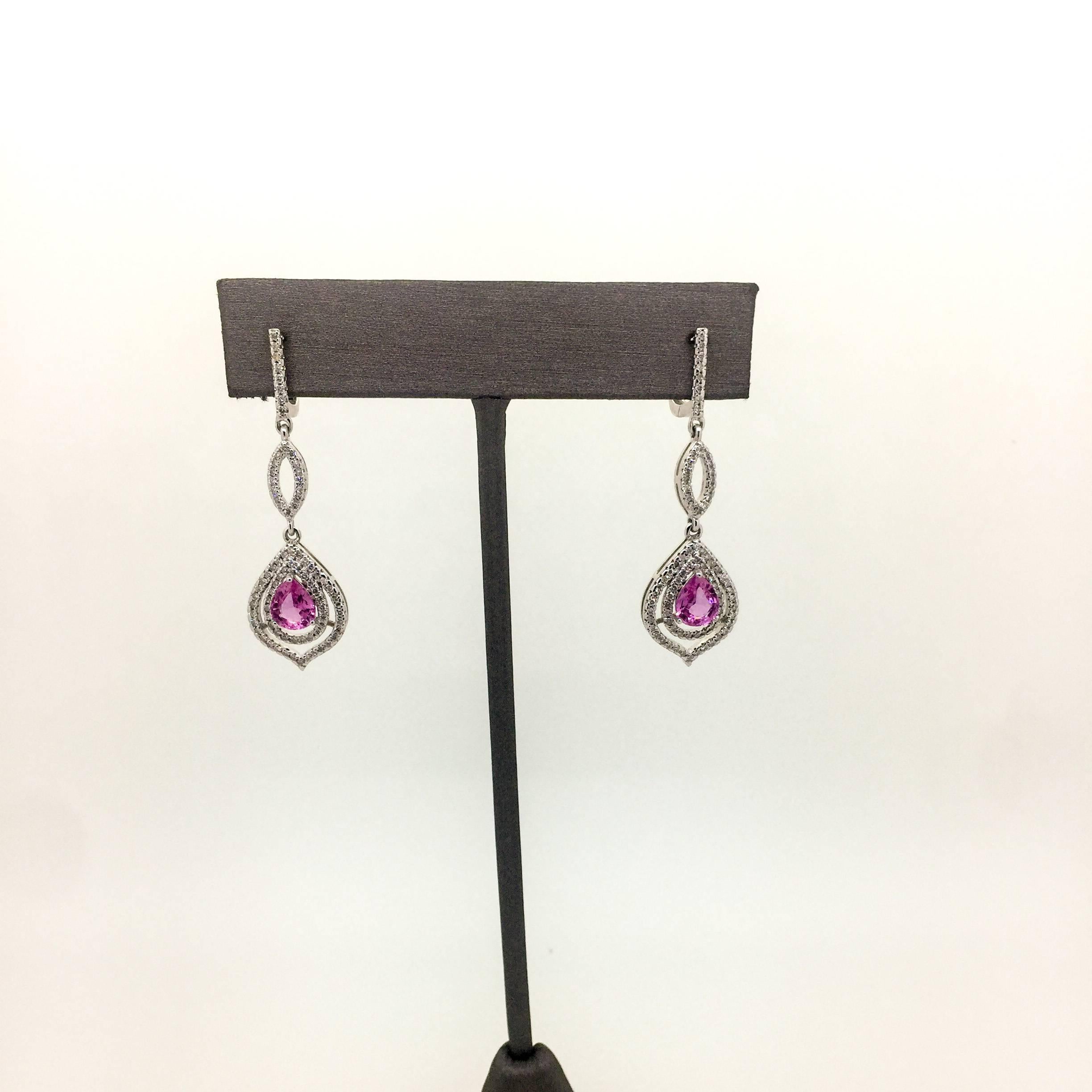 Contemporaneo Orecchini a goccia con diamante e zaffiro rosa da 2,90 carati in vendita