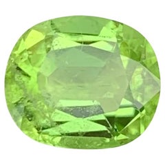 Joli péridot naturel non serti en forme de coussin de 2,90 carats du Pakistan