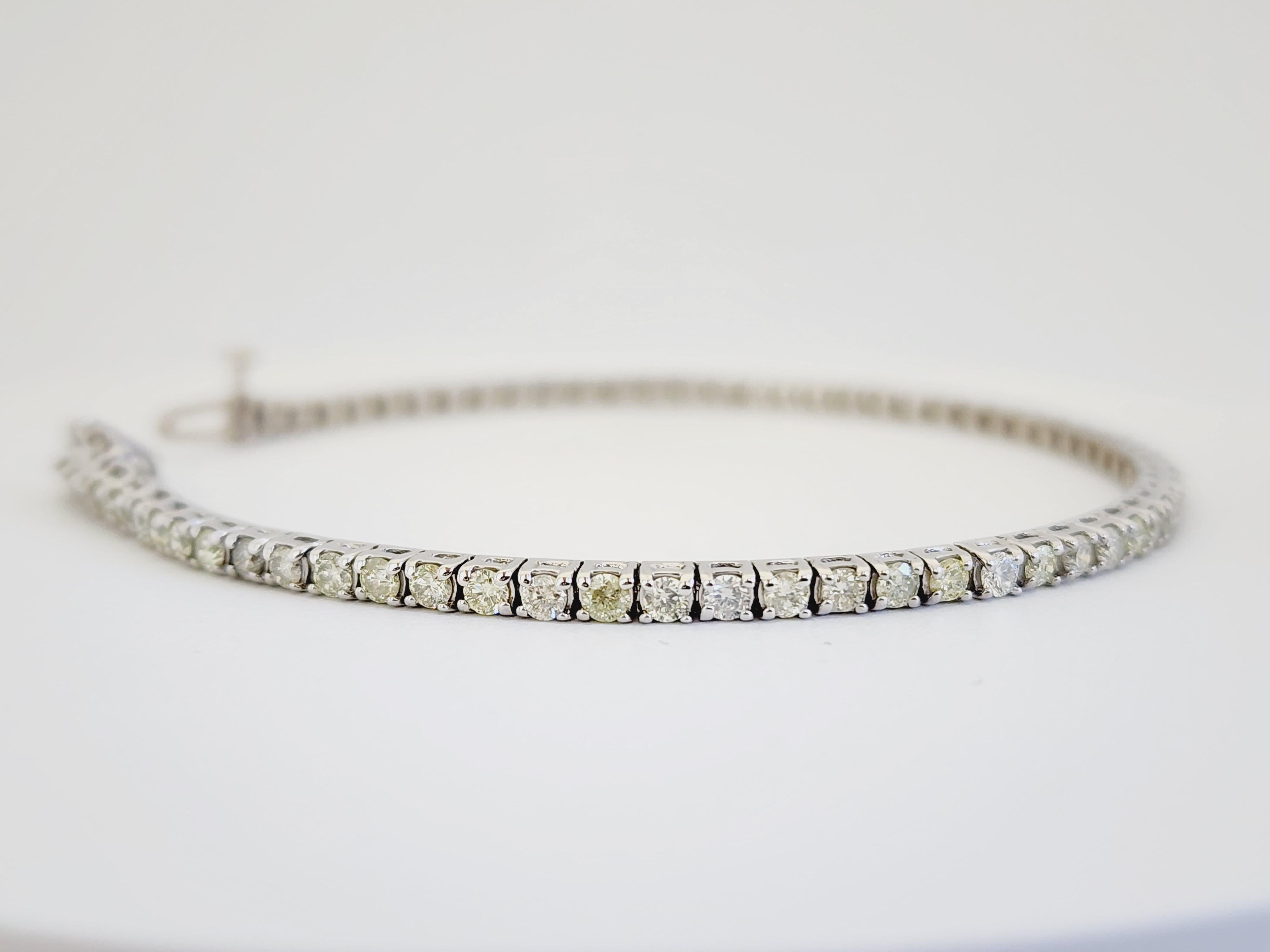 2.90 Carat Round Brilliant Natural Diamond Tennis Bracelet 14 Karat White Gold In New Condition In Great Neck, NY