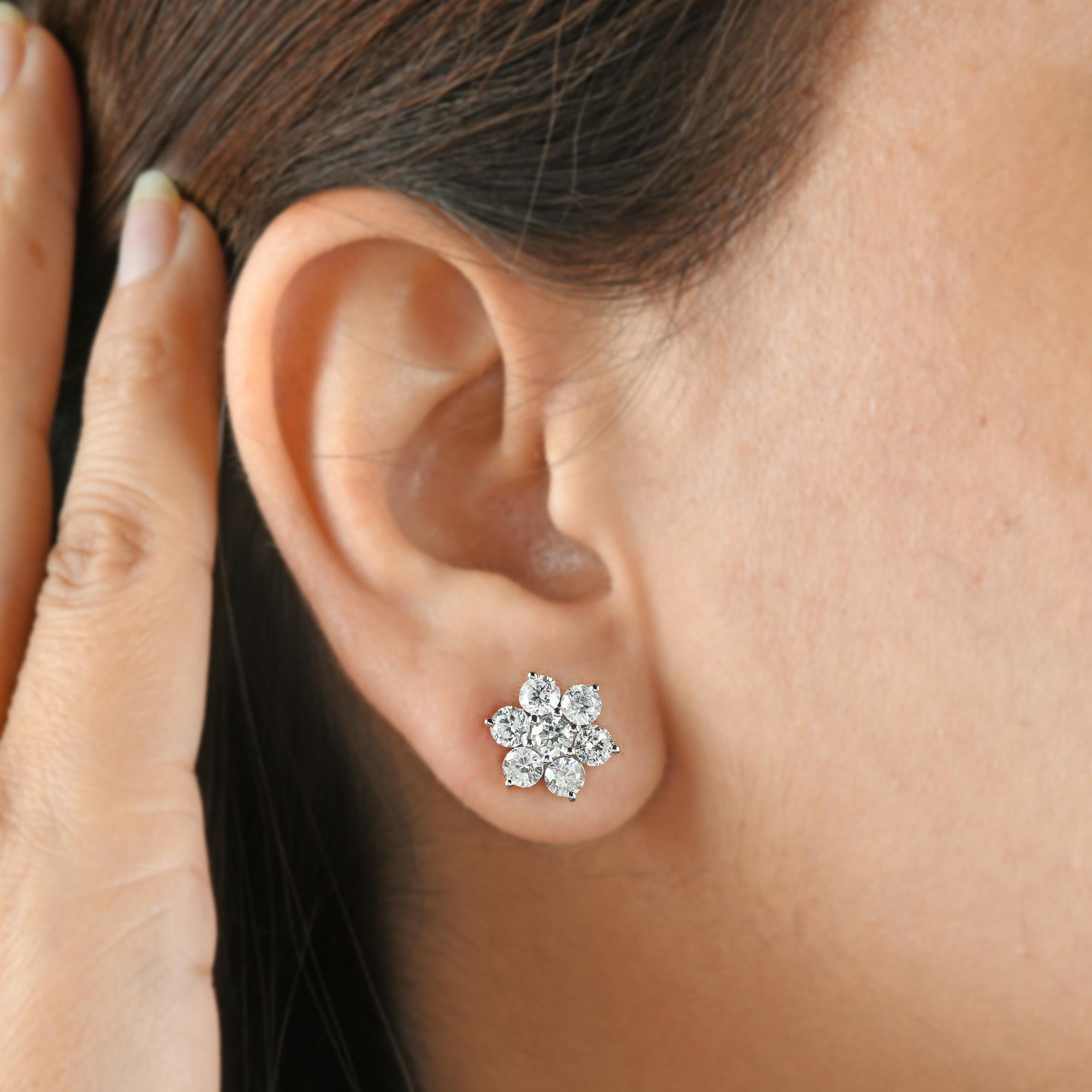 Women's Natural 2.90 Carat SI/HI Diamond Flower Fine Stud Earrings 18 Karat White Gold For Sale