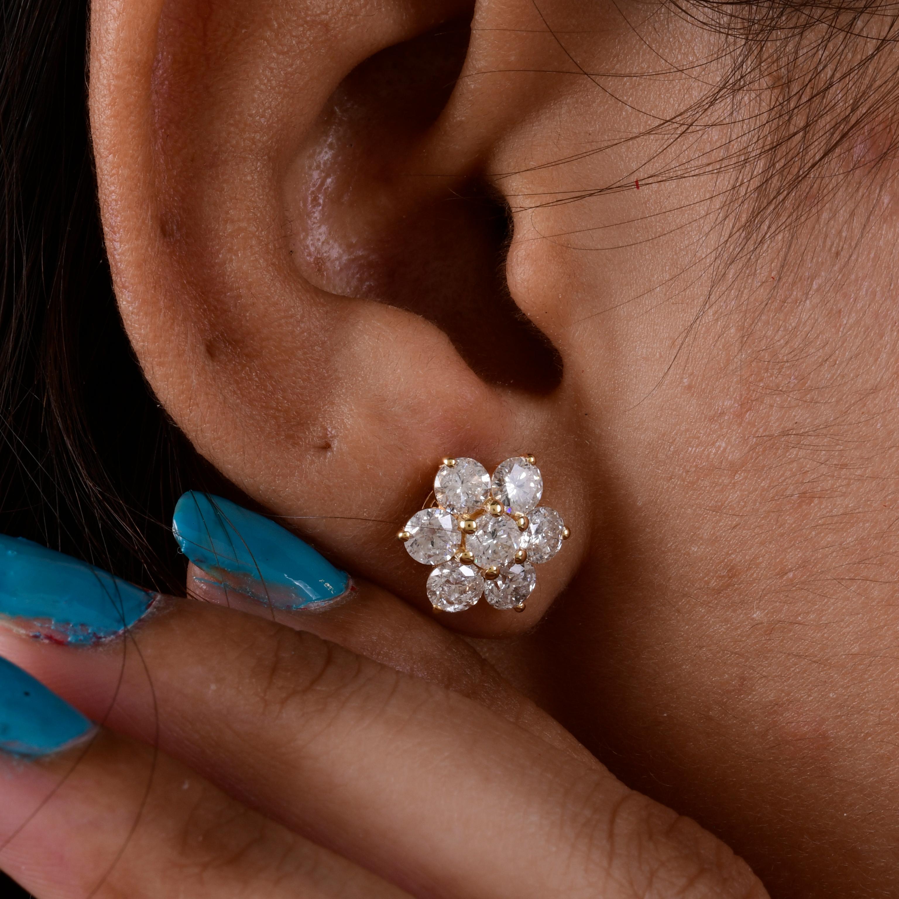 Women's 2.90 Carat SI Clarity HI Color Diamond Flower Stud Earrings 18 Karat Yellow Gold For Sale