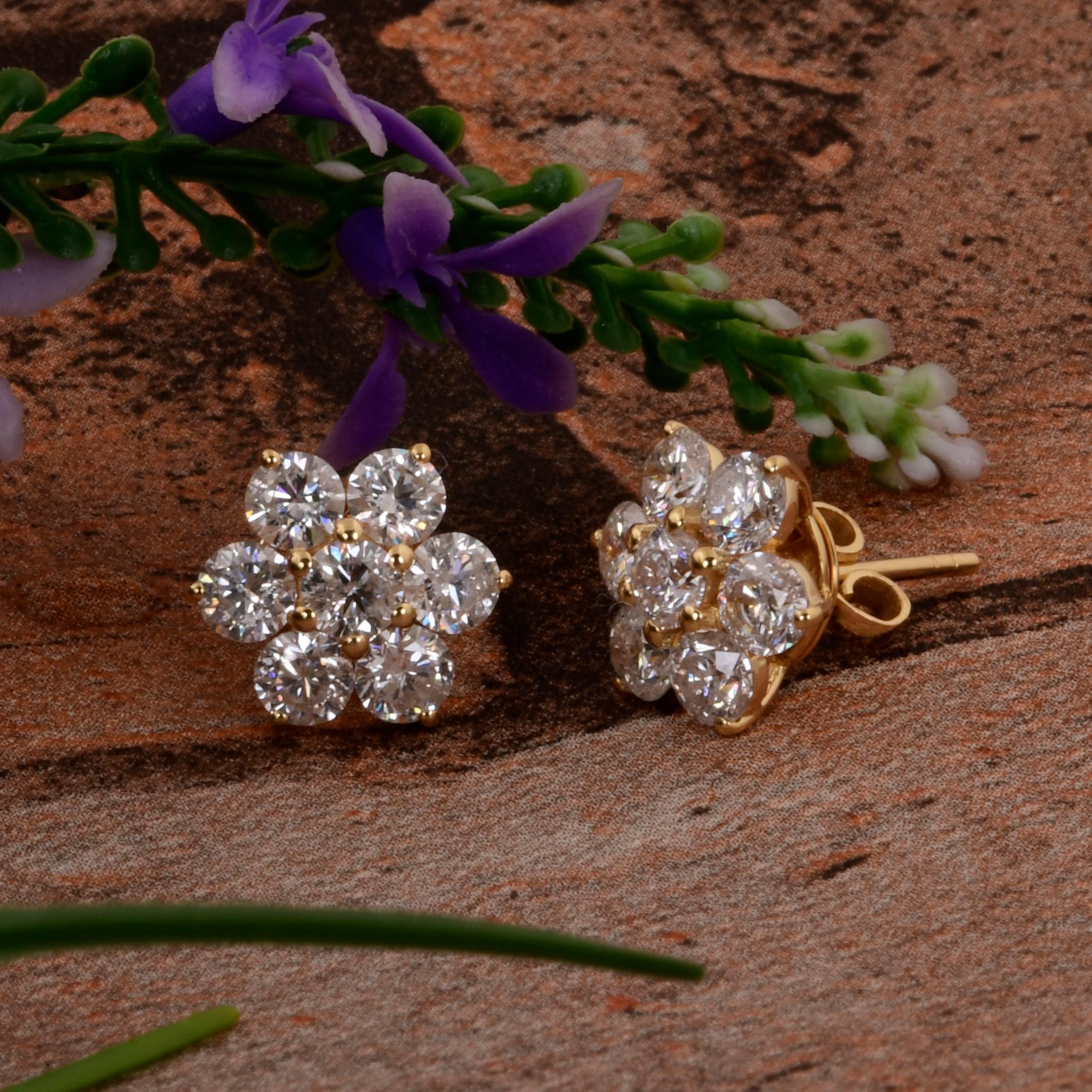 2.90 Carat SI Clarity HI Color Diamond Flower Stud Earrings 18 Karat Yellow Gold For Sale 2